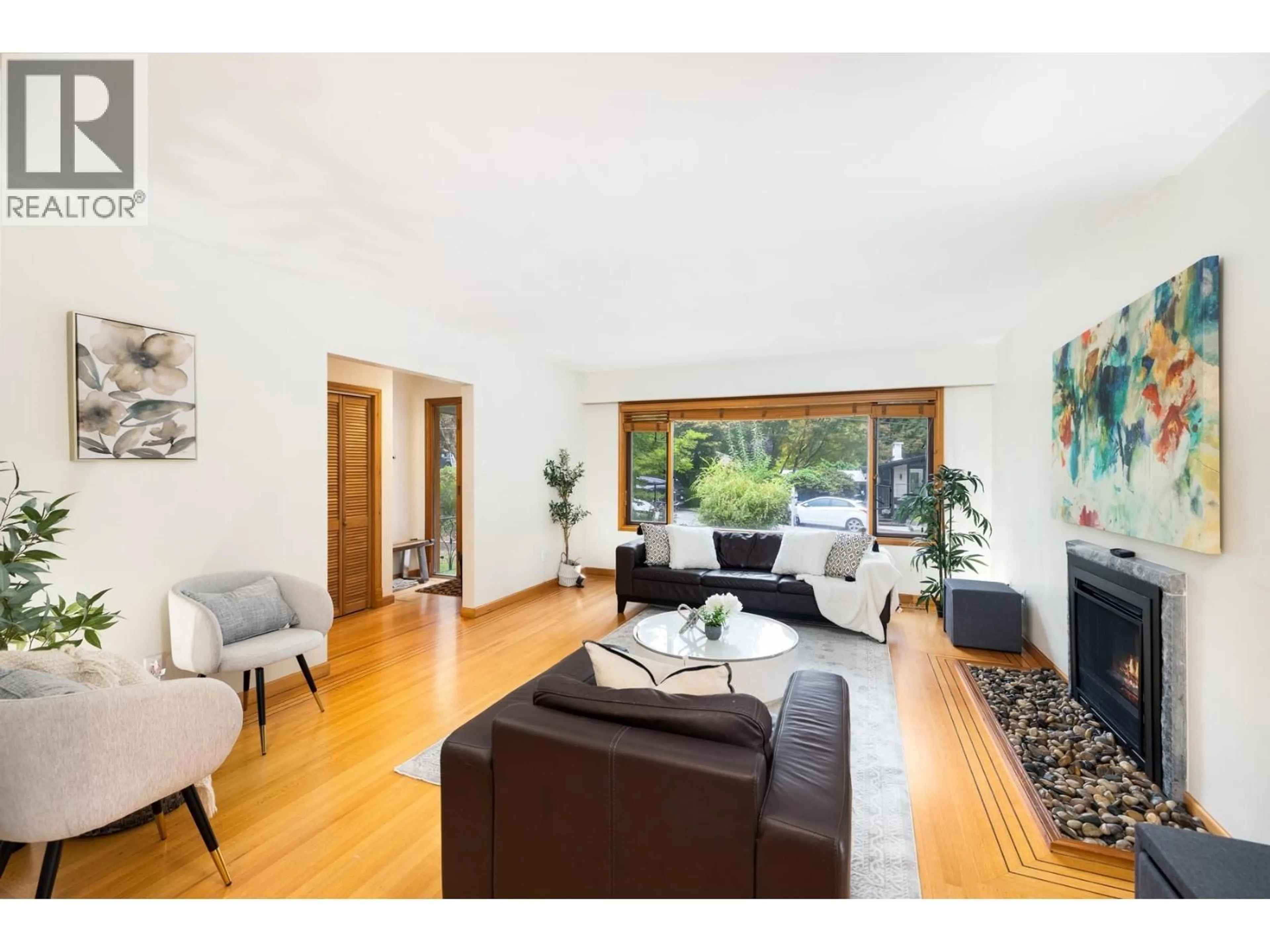 Living room with furniture, unknown for 1561 MERLYNN CRESCENT, North Vancouver British Columbia V7J2X9