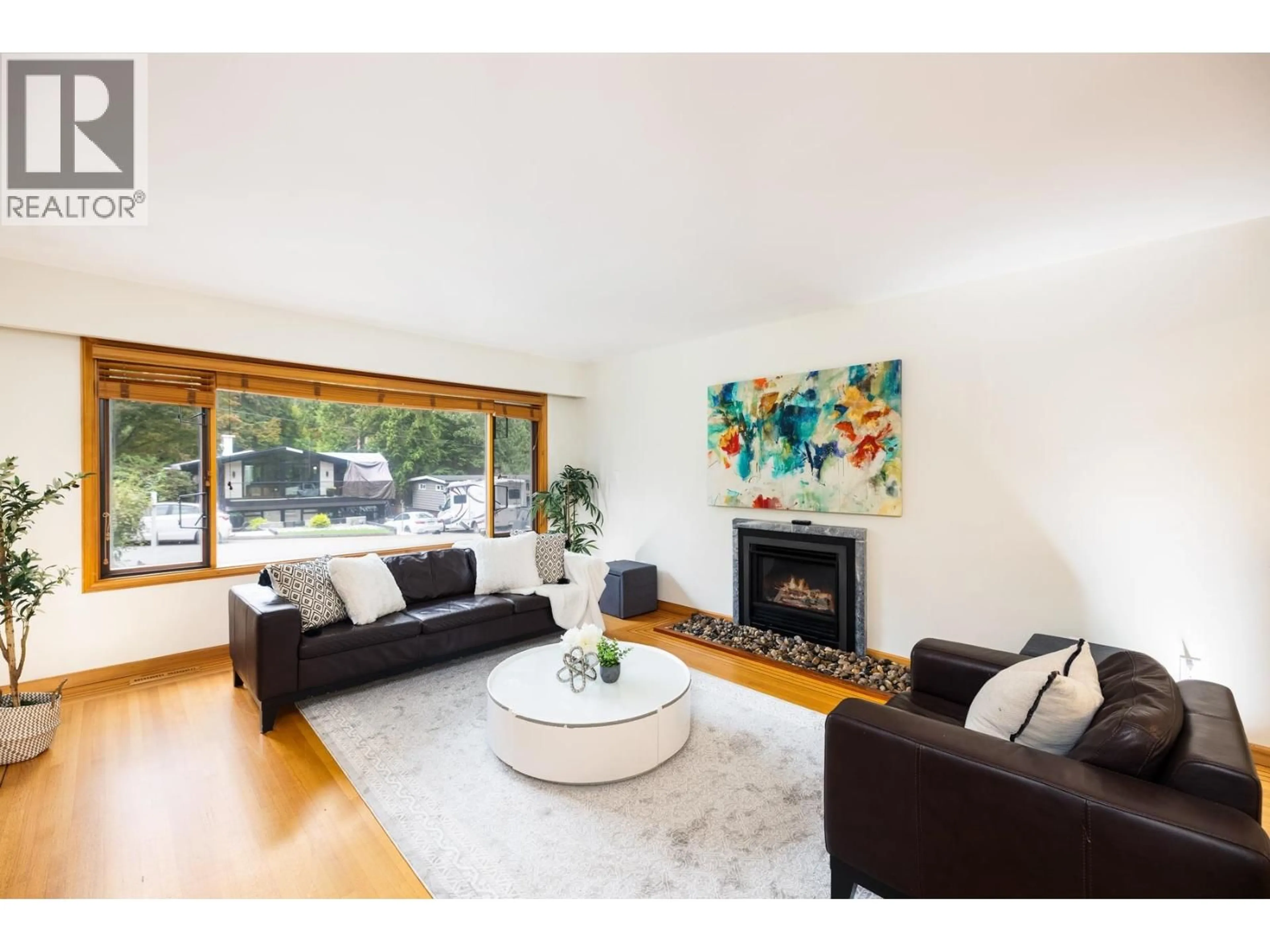 Living room with furniture, wood/laminate floor for 1561 MERLYNN CRESCENT, North Vancouver British Columbia V7J2X9