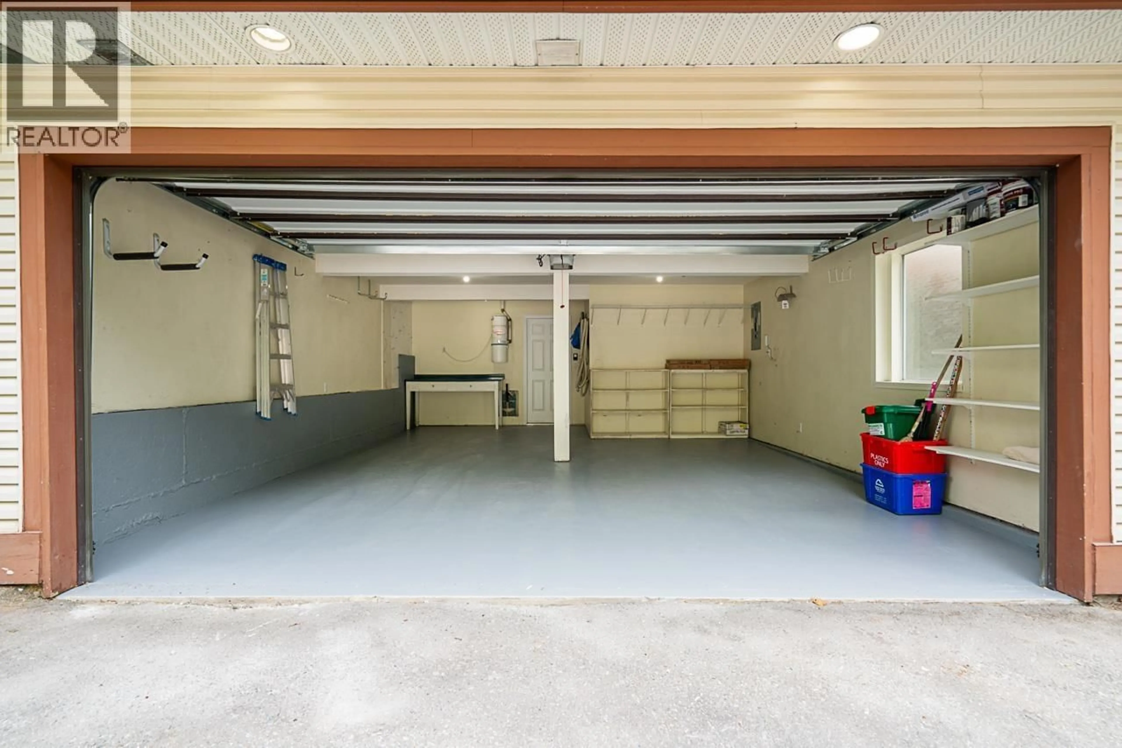 Indoor garage for 46 - 23151 HANEY, Maple Ridge British Columbia V2X0S5