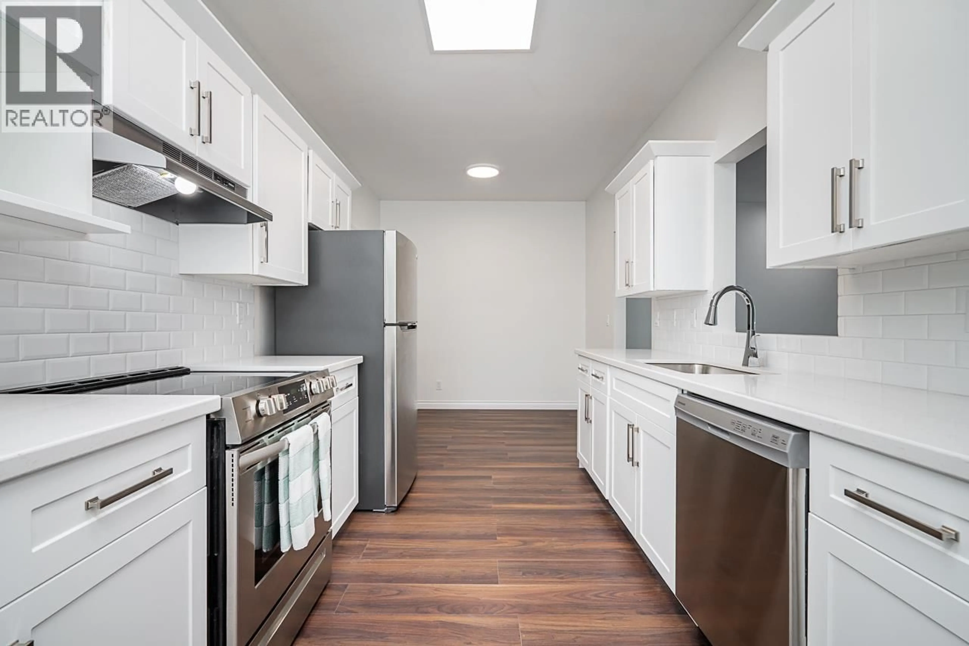 Standard kitchen, unknown for 46 - 23151 HANEY, Maple Ridge British Columbia V2X0S5