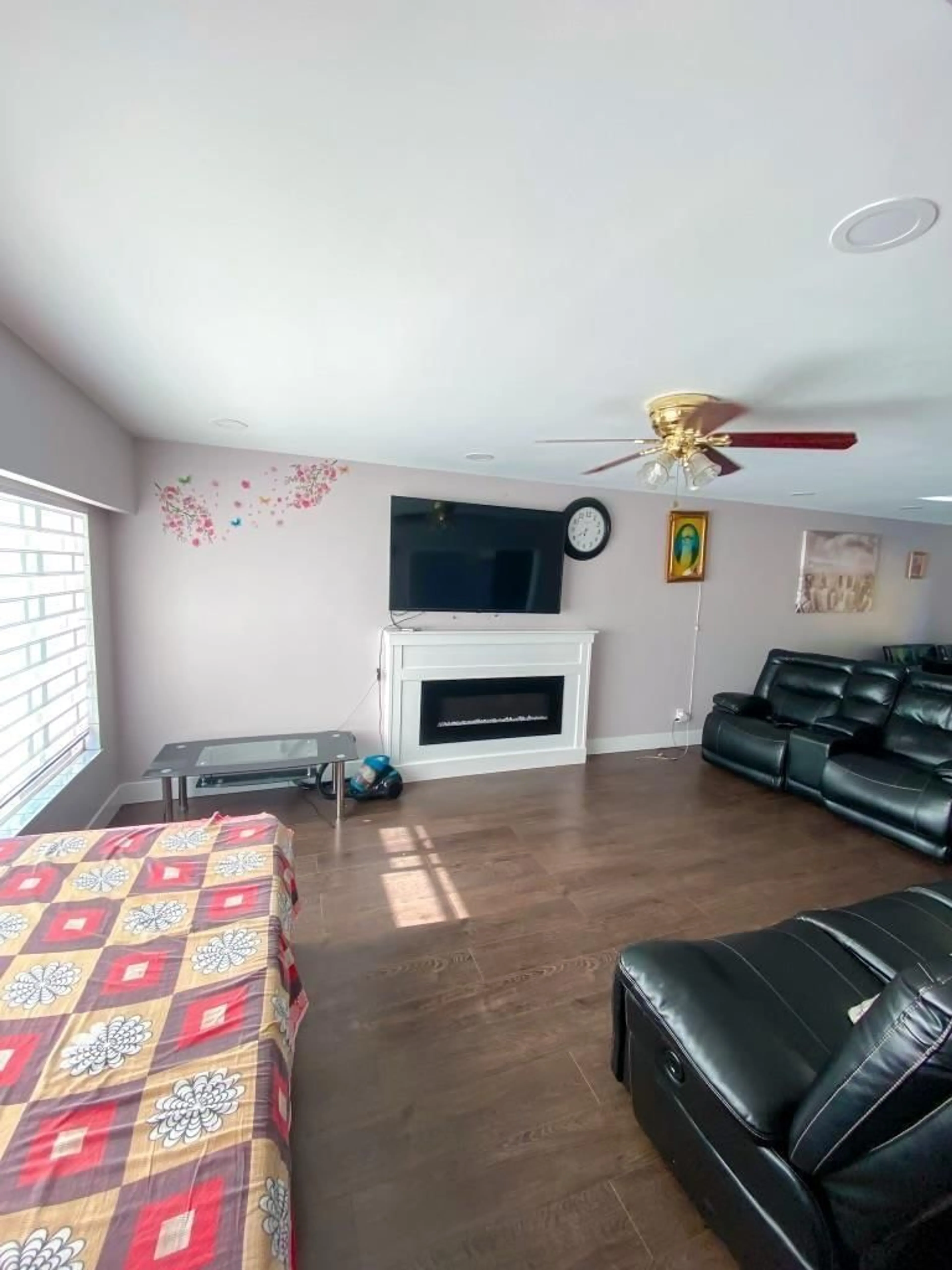 A pic of a room for 9864 128, Surrey British Columbia V3T2Y6