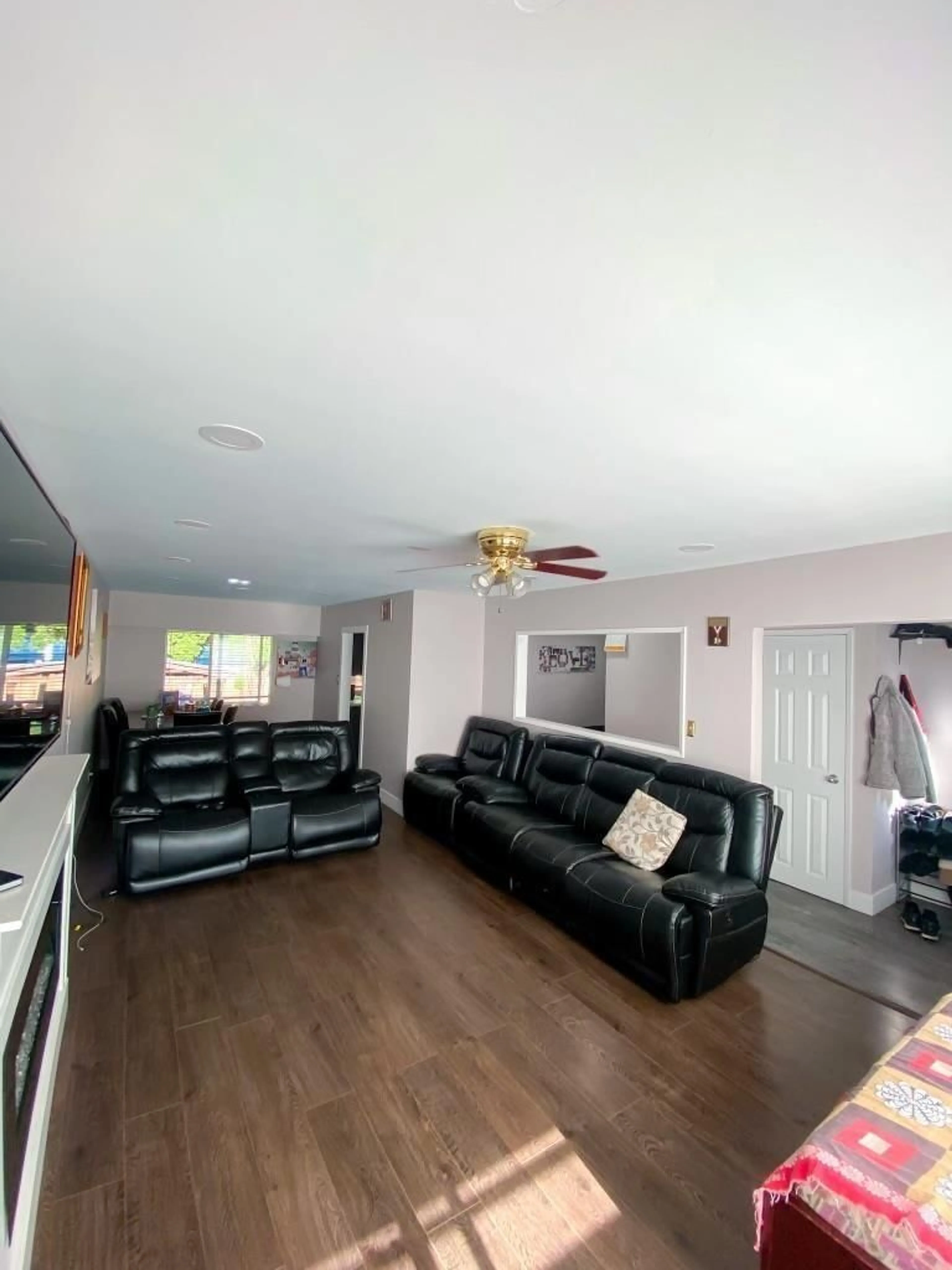 A pic of a room for 9864 128, Surrey British Columbia V3T2Y6