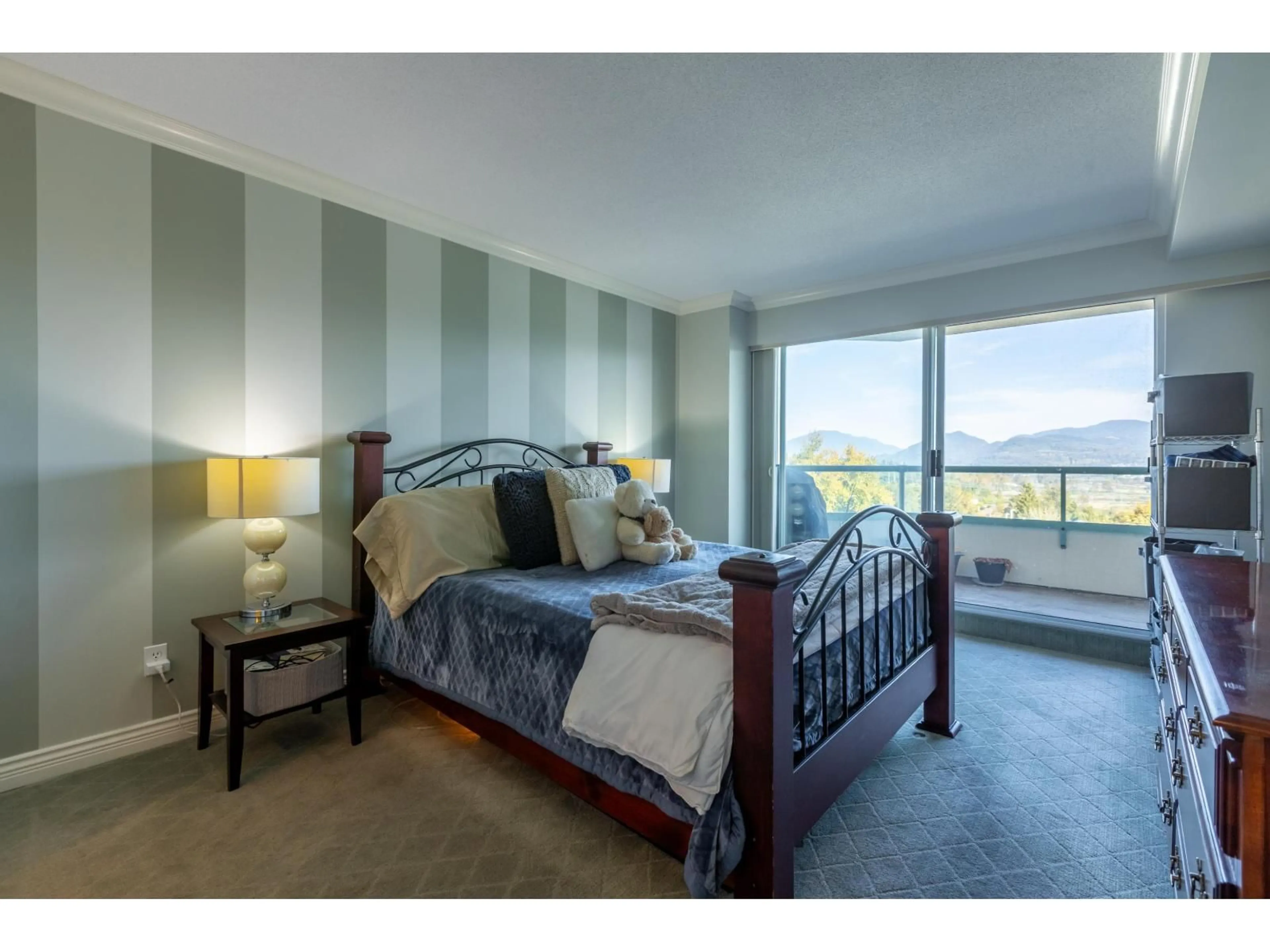 Bedroom with bed, unknown for 801 - 3190 GLADWIN, Abbotsford British Columbia V2T5T2
