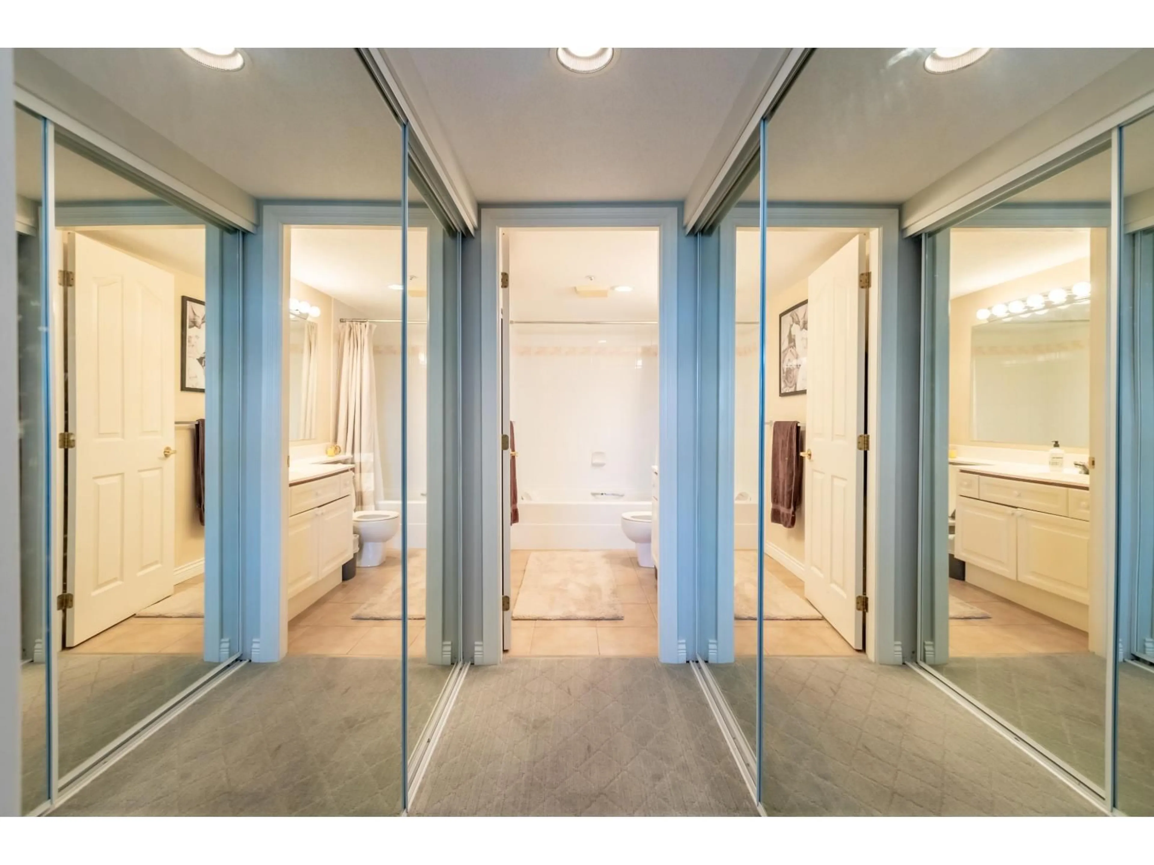 Indoor foyer for 801 - 3190 GLADWIN, Abbotsford British Columbia V2T5T2