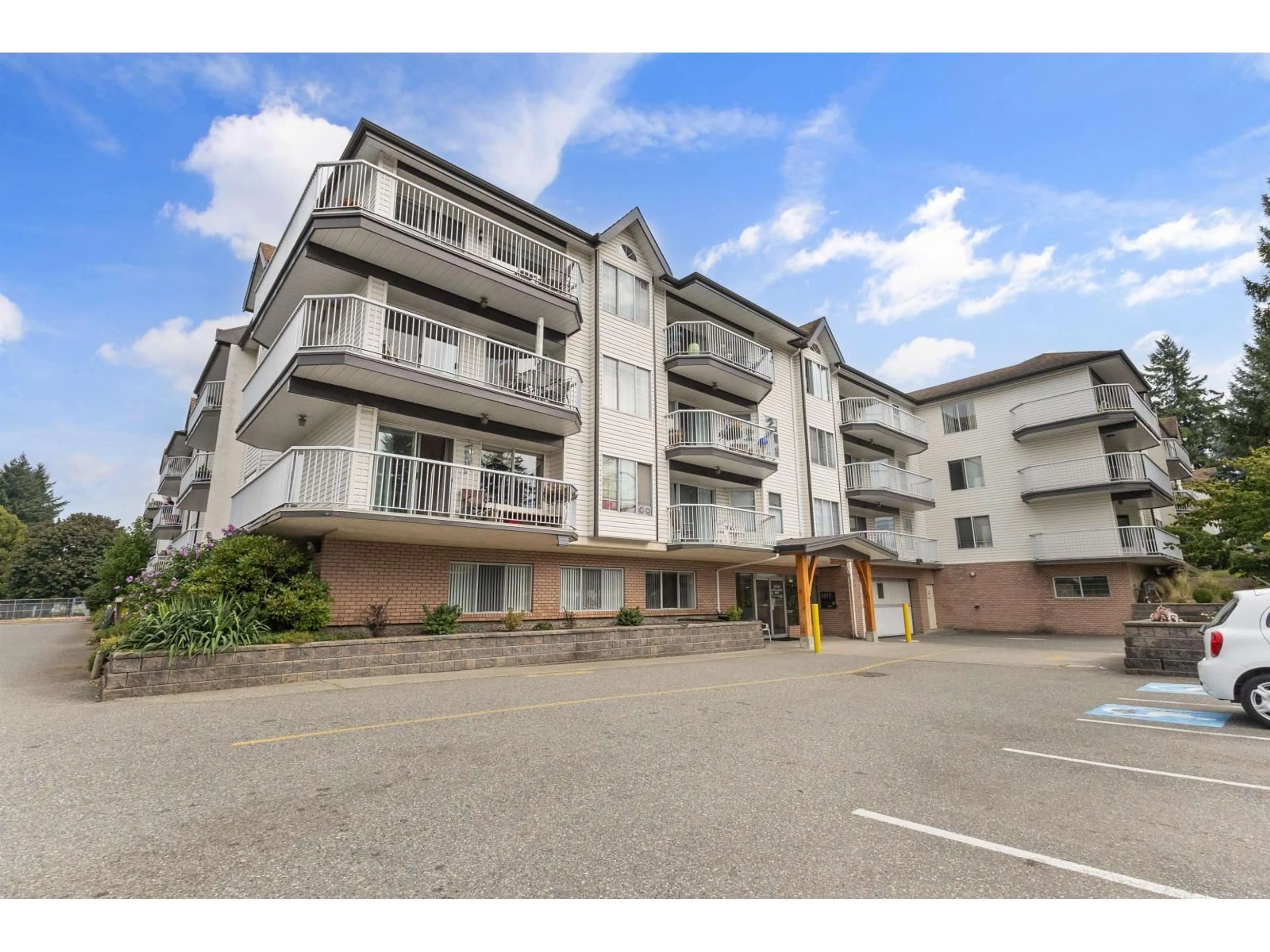 Unknown for 103 - 33535 KING, Abbotsford British Columbia V2S6Z5