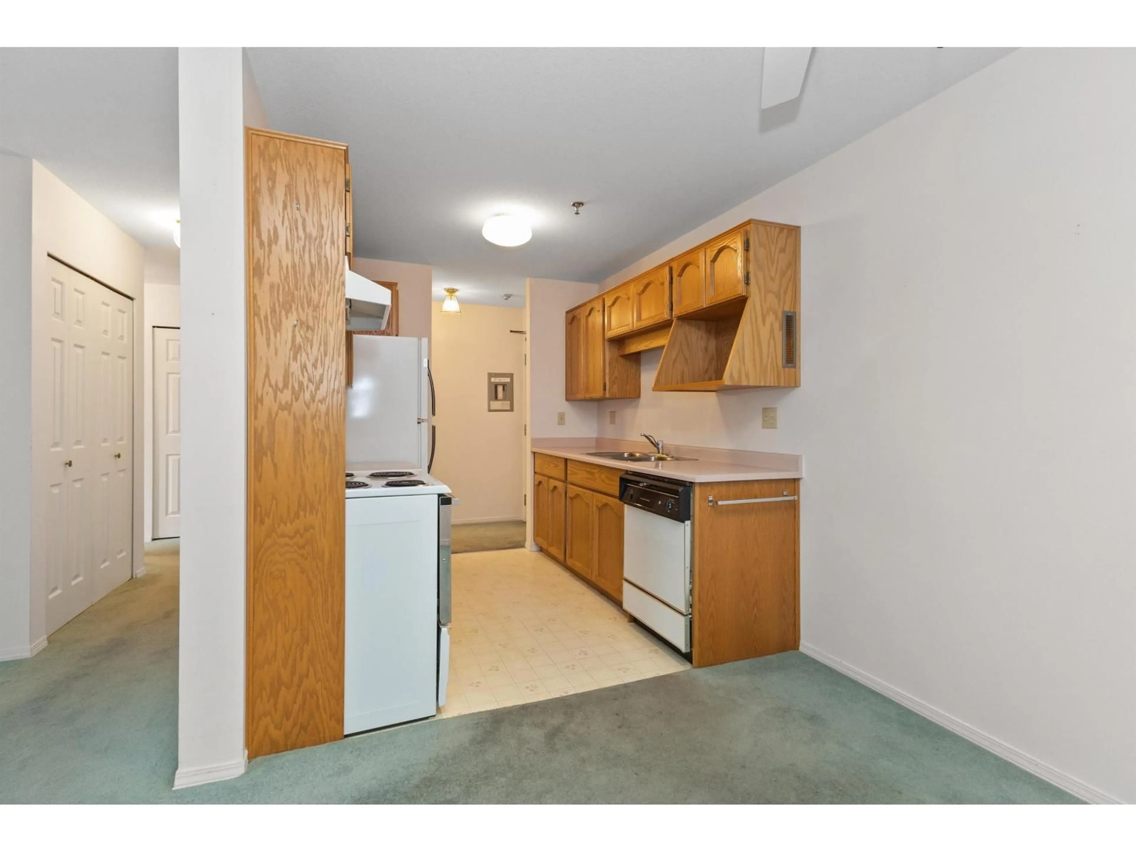 Standard kitchen, unknown for 103 - 33535 KING, Abbotsford British Columbia V2S6Z5