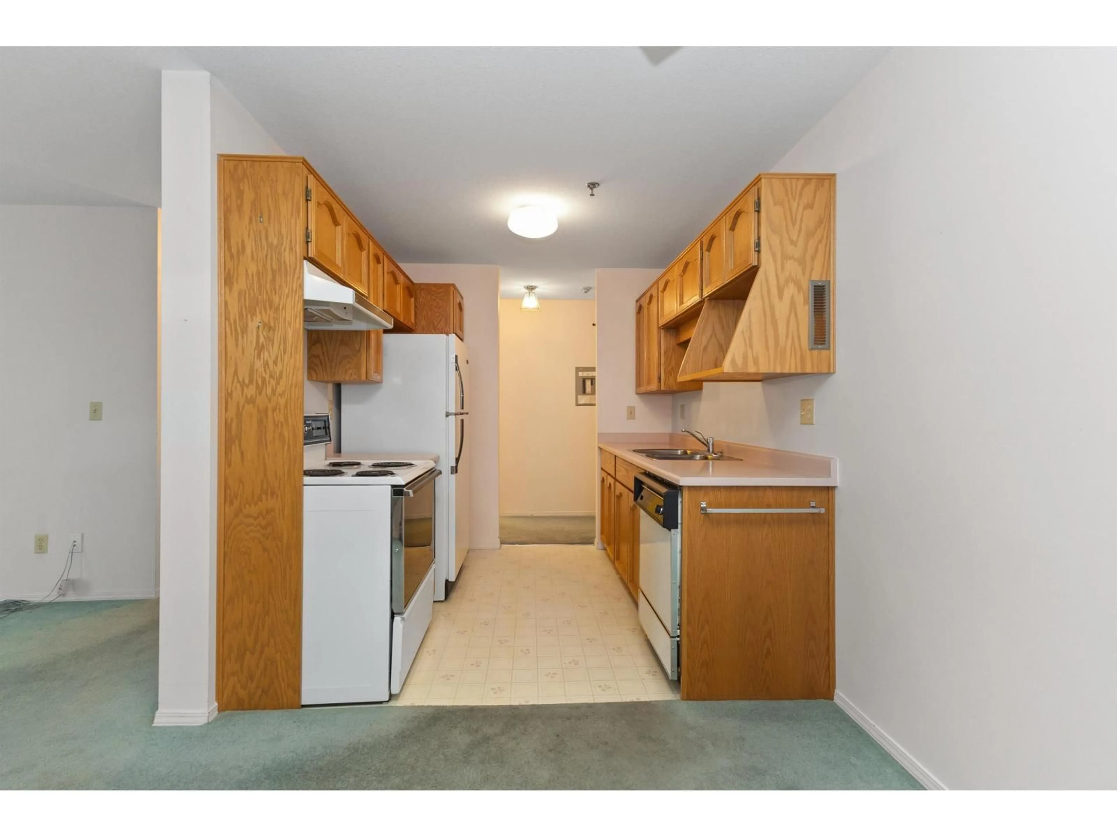 Standard kitchen, unknown for 103 - 33535 KING, Abbotsford British Columbia V2S6Z5