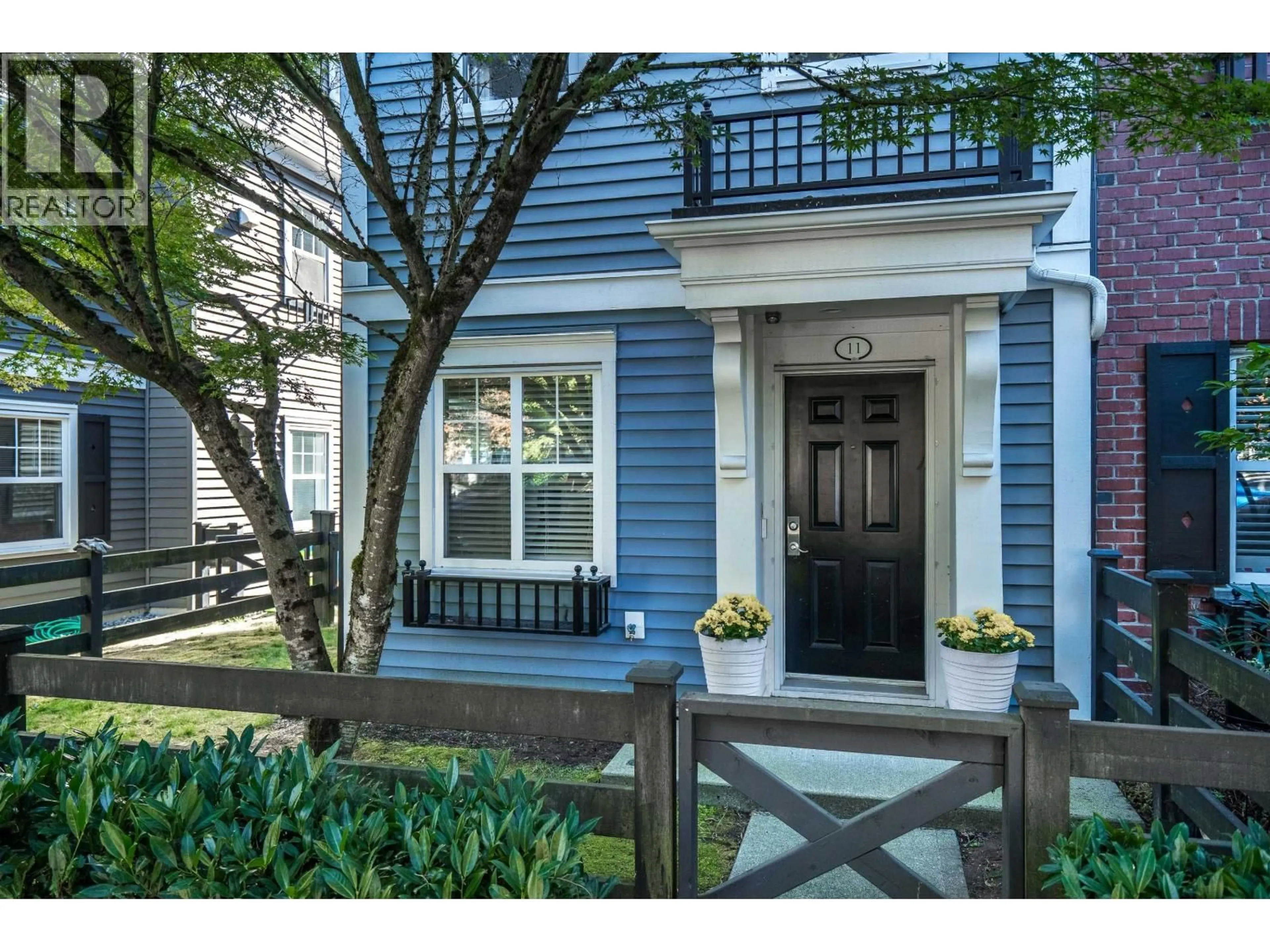 Home with vinyl exterior material, street for 11 - 19572 FRASER WAY, Pitt Meadows British Columbia V3Y0A9