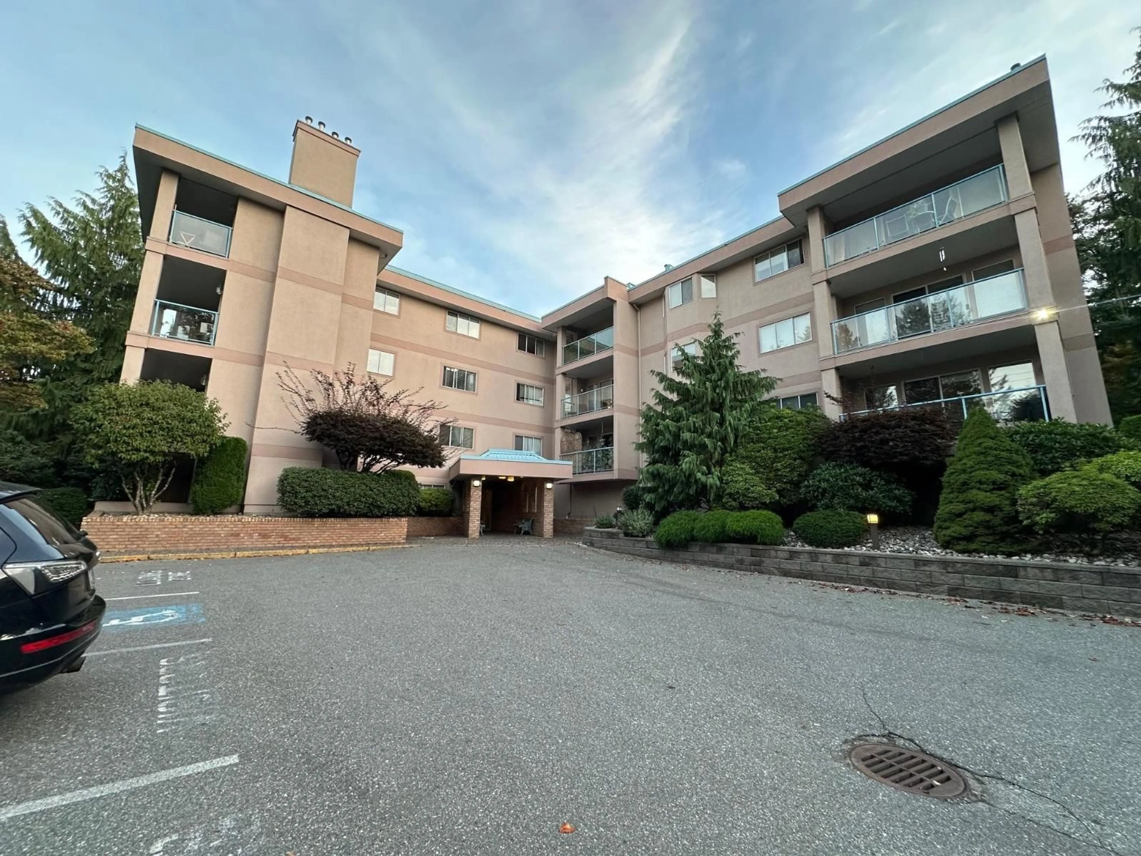 A pic from outside/outdoor area/front of a property/back of a property/a pic from drone, unknown for 107 - 33110 GEORGE FERGUSON, Abbotsford British Columbia V2S2L5