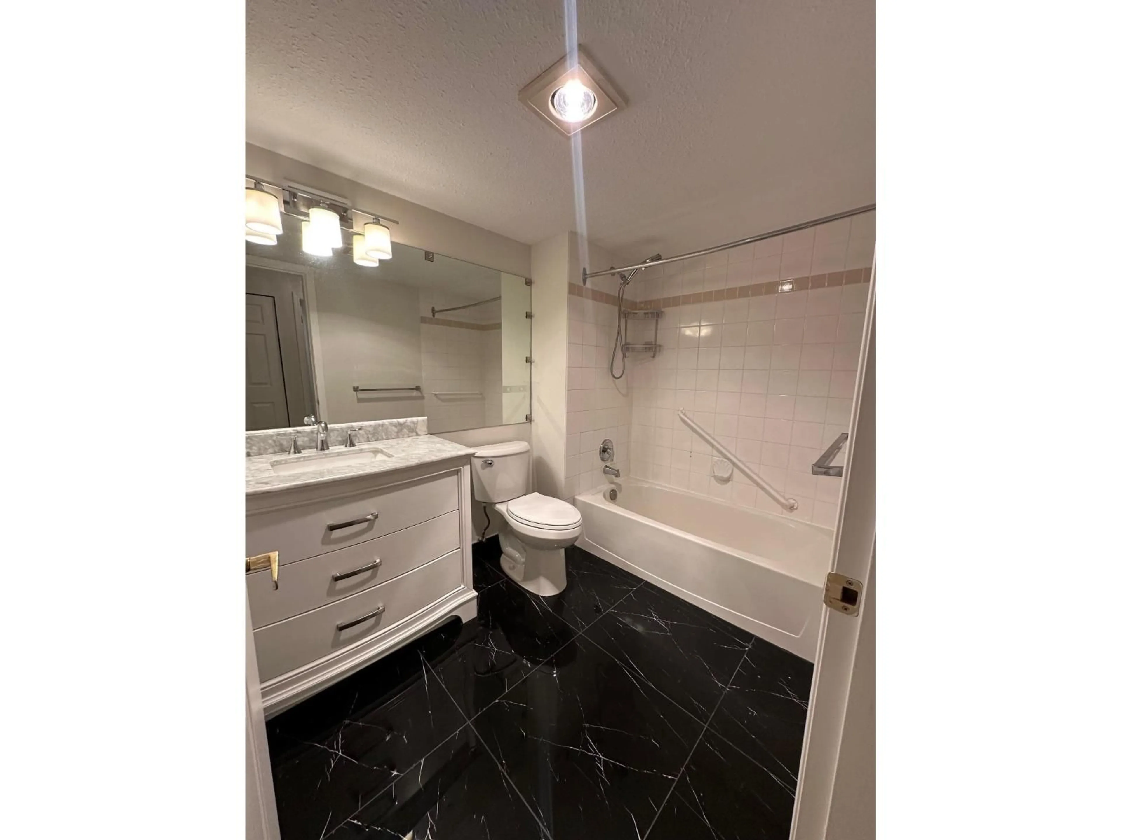 Standard bathroom, ceramic/tile floor for 107 - 33110 GEORGE FERGUSON, Abbotsford British Columbia V2S2L5