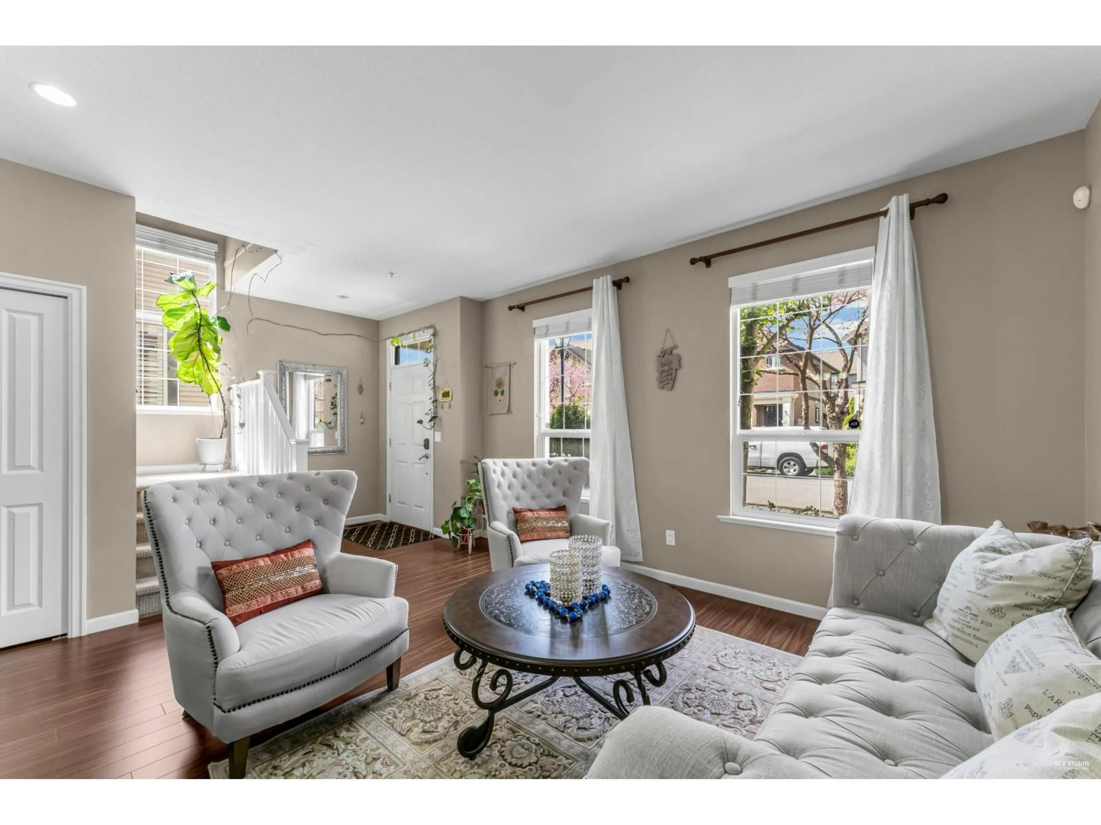 Living room with furniture, unknown for 6940 208A, Langley British Columbia V2Y0G1
