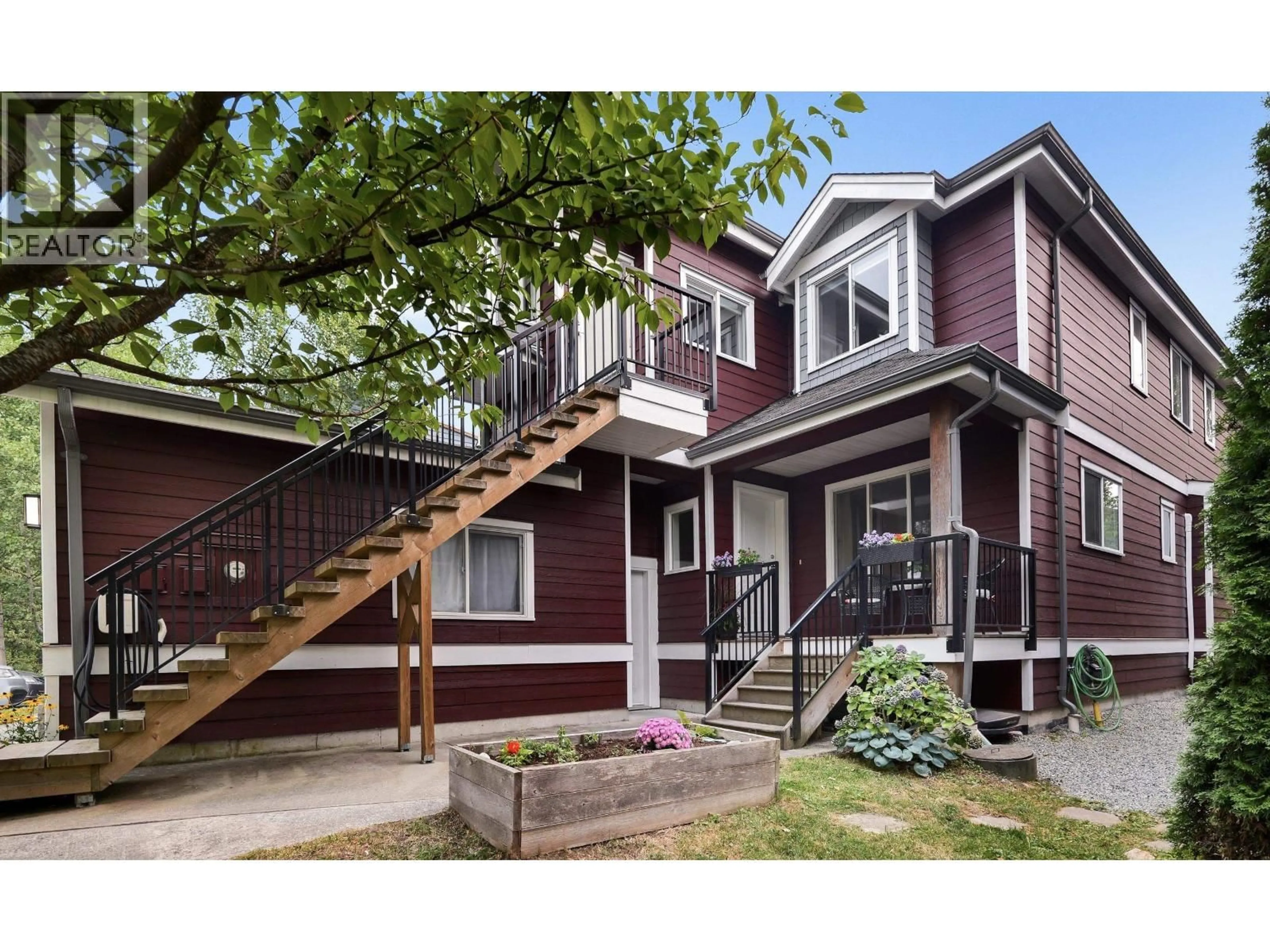 Home with vinyl exterior material, street for 3 - 40137 GOVERNMENT ROAD, Squamish British Columbia V8B0N7