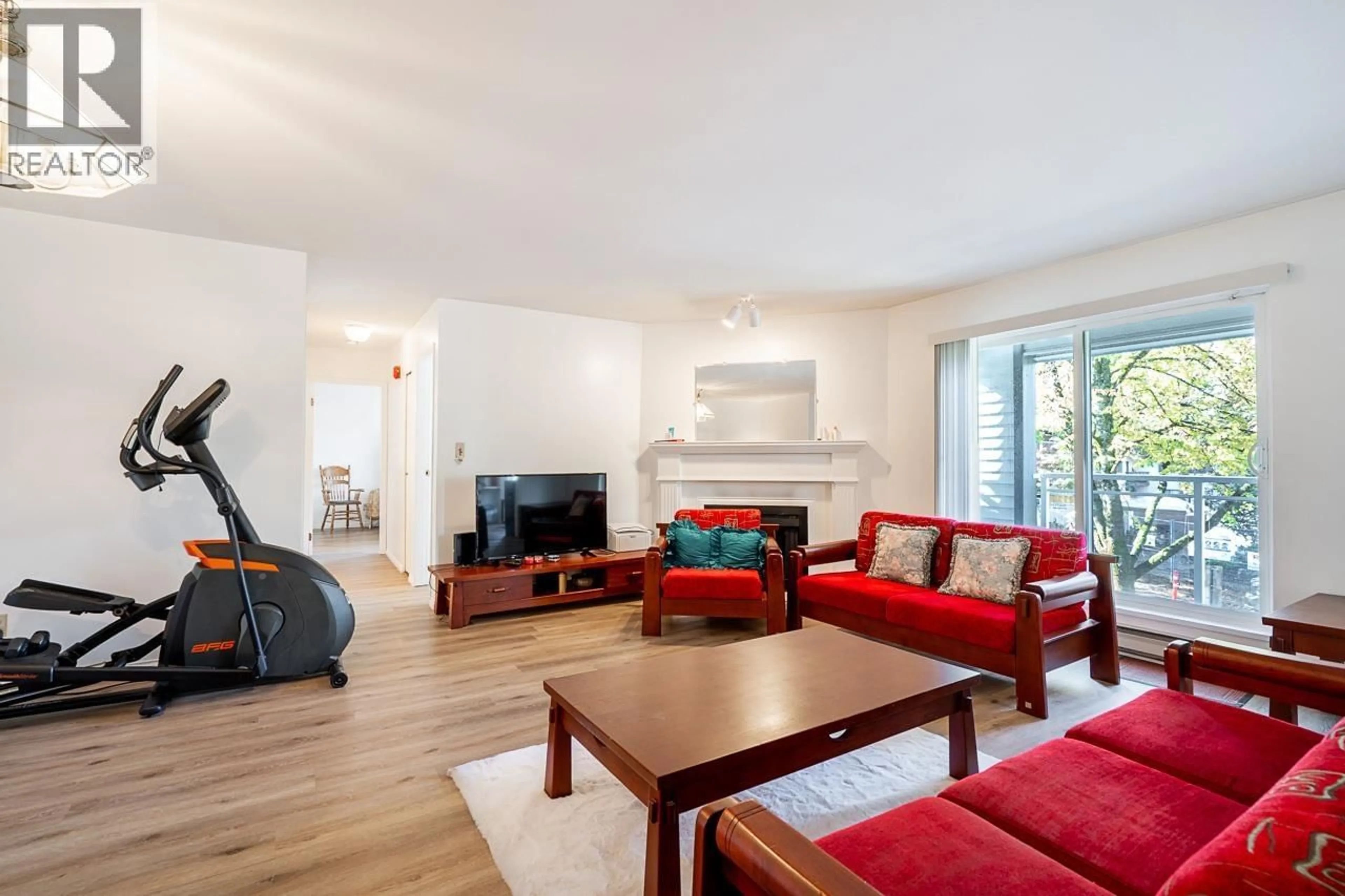 Living room with furniture, wood/laminate floor for 204 - 5674 JERSEY AVENUE, Burnaby British Columbia V5H2L4