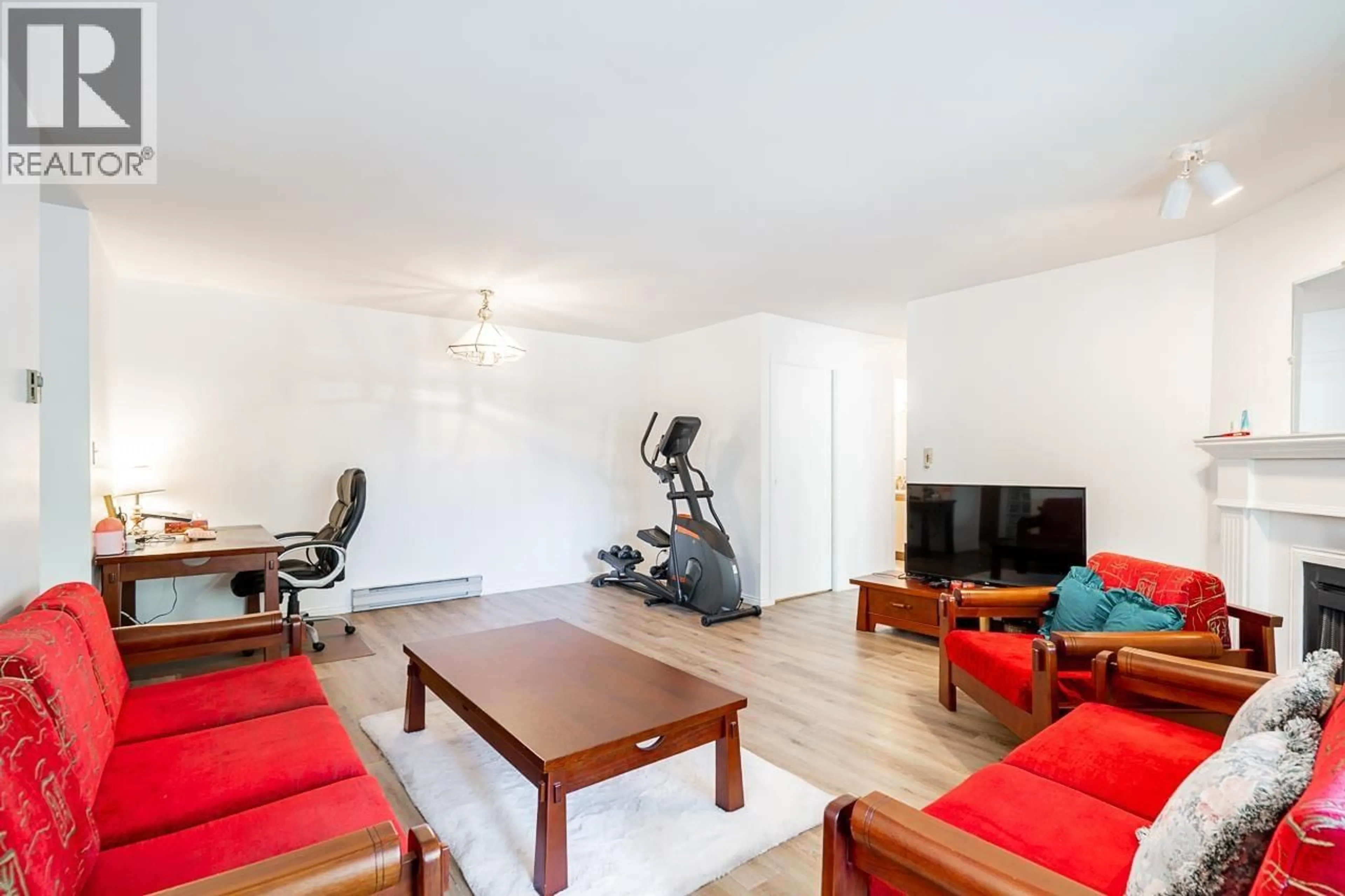 Living room with furniture, wood/laminate floor for 204 - 5674 JERSEY AVENUE, Burnaby British Columbia V5H2L4