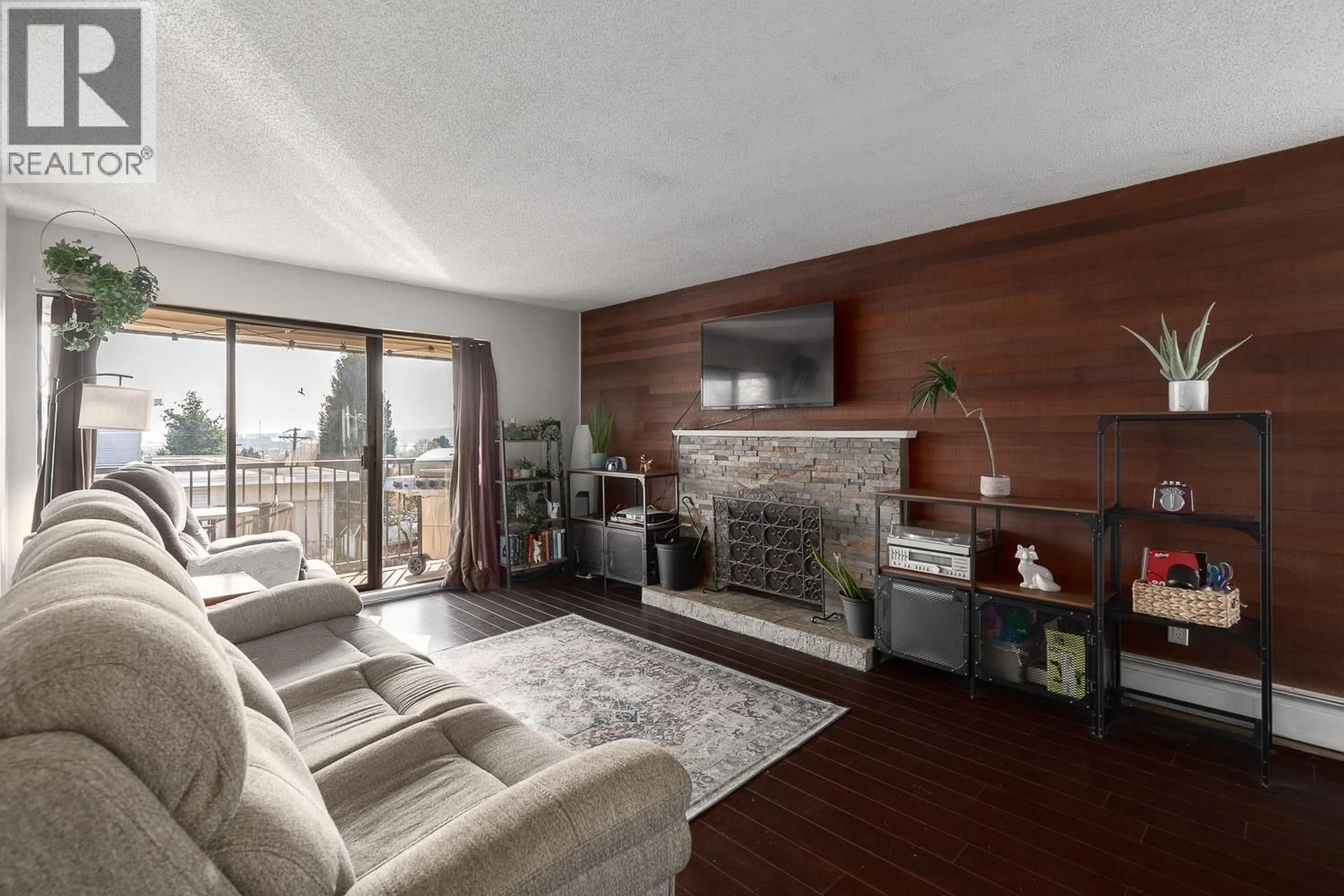 Living room with furniture, wood/laminate floor for 307 - 466 EIGHTH AVENUE, New Westminster British Columbia V3L4L2