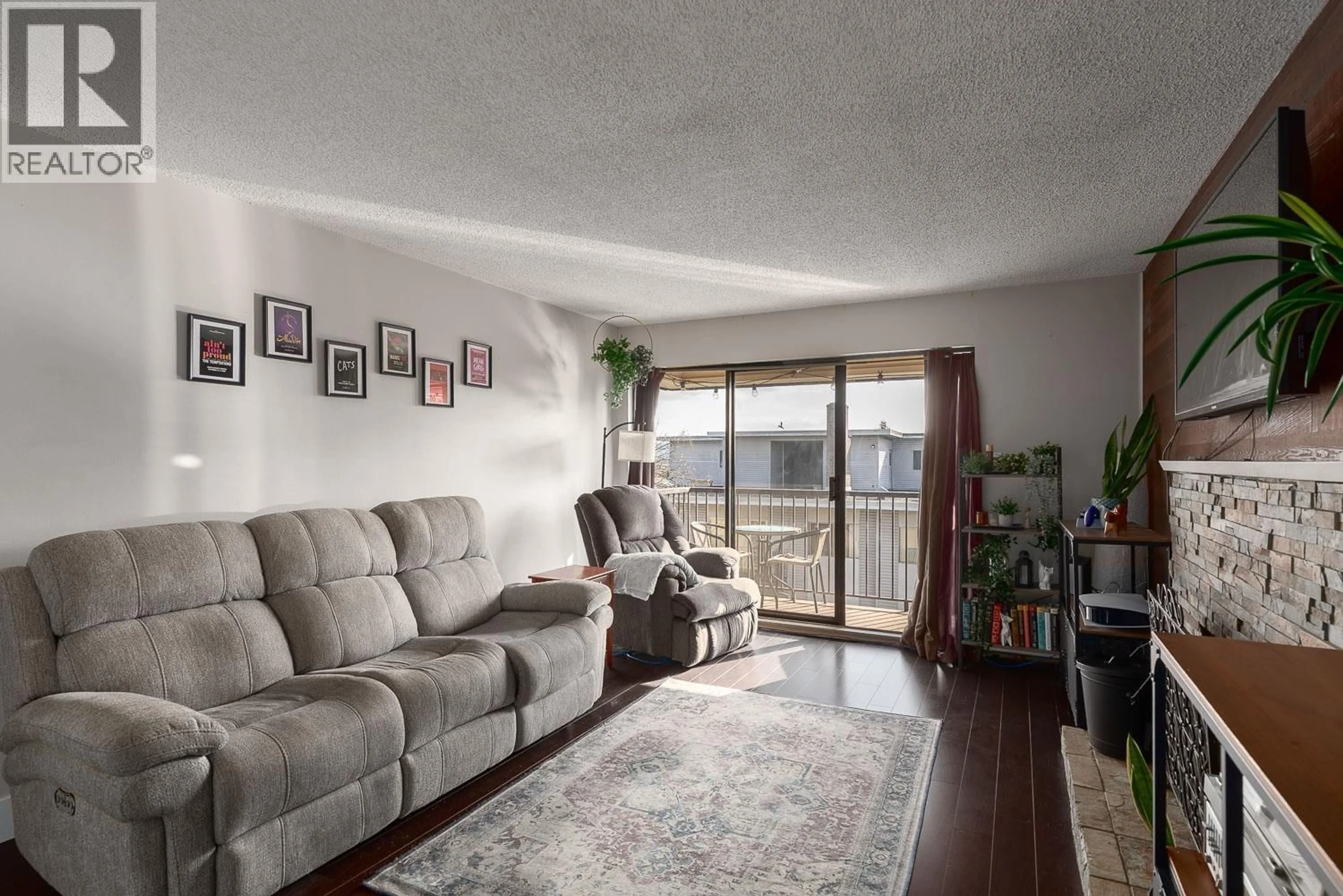 Living room with furniture, unknown for 307 - 466 EIGHTH AVENUE, New Westminster British Columbia V3L4L2