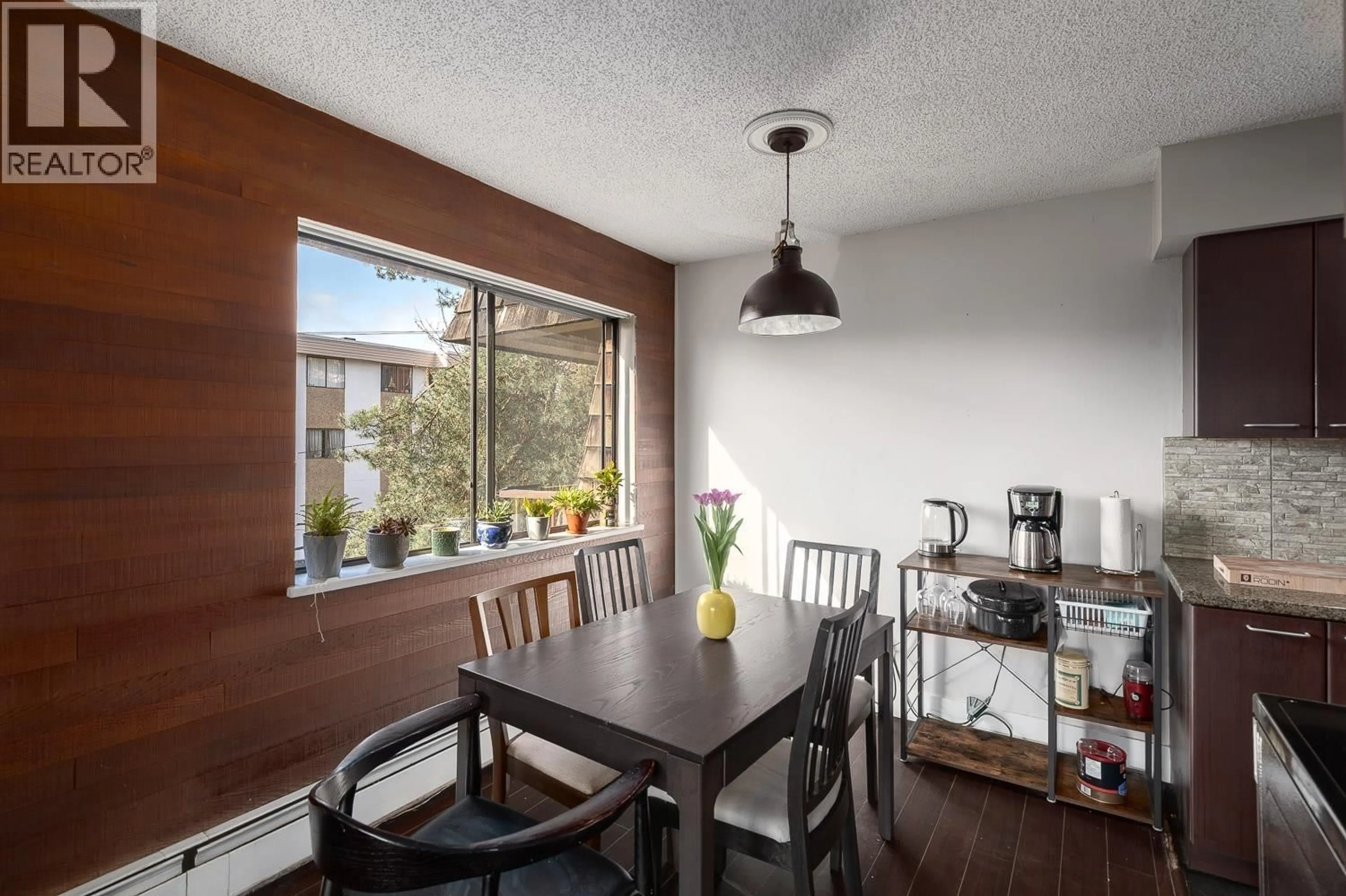 Dining room, wood/laminate floor for 307 - 466 EIGHTH AVENUE, New Westminster British Columbia V3L4L2