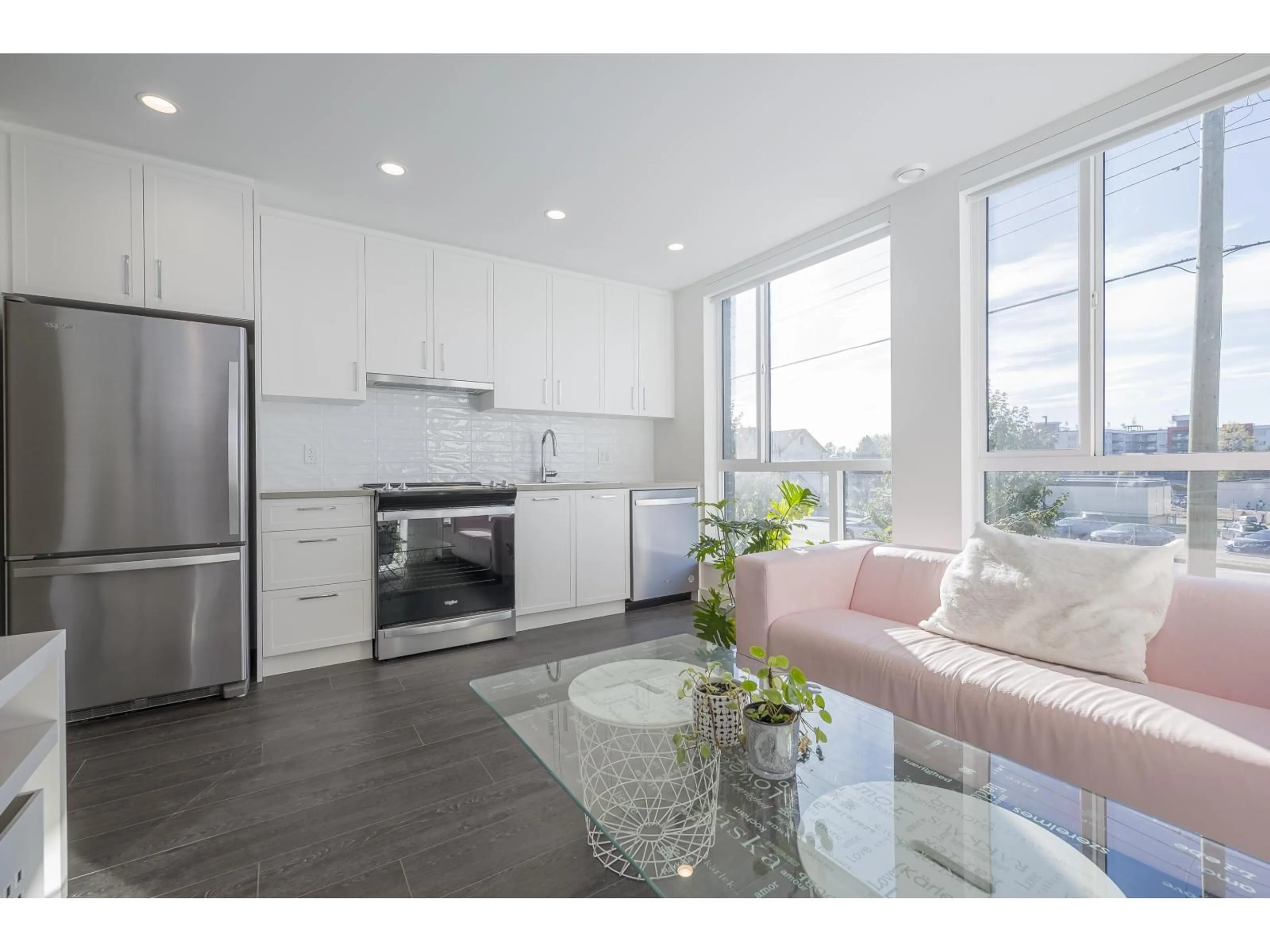 Open concept kitchen, unknown for B226 - 20834 80, Langley British Columbia V2Y3M6