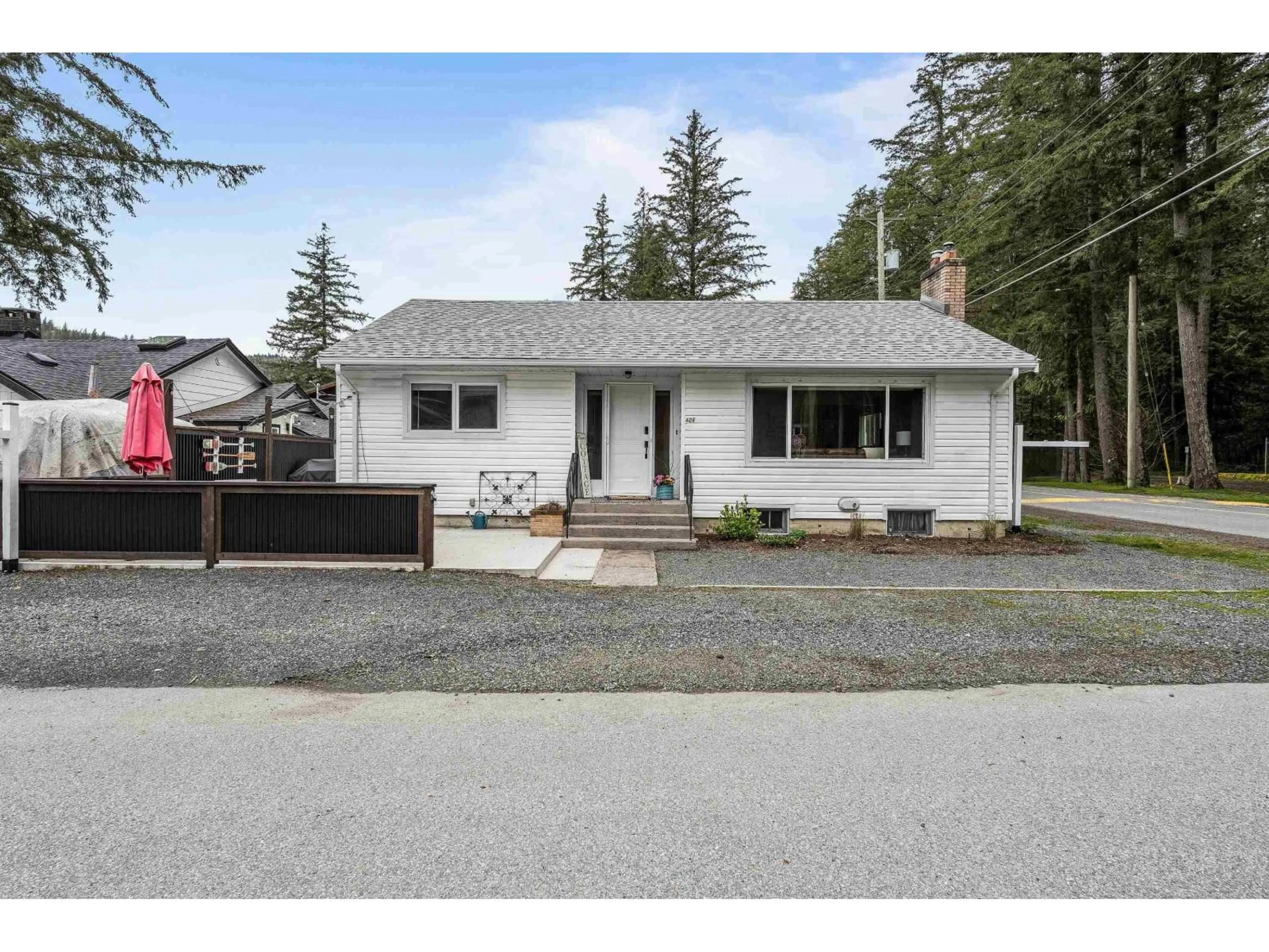 Home with vinyl exterior material, street for 404 BIRCH STREET, Cultus Lake British Columbia V2R4Z3