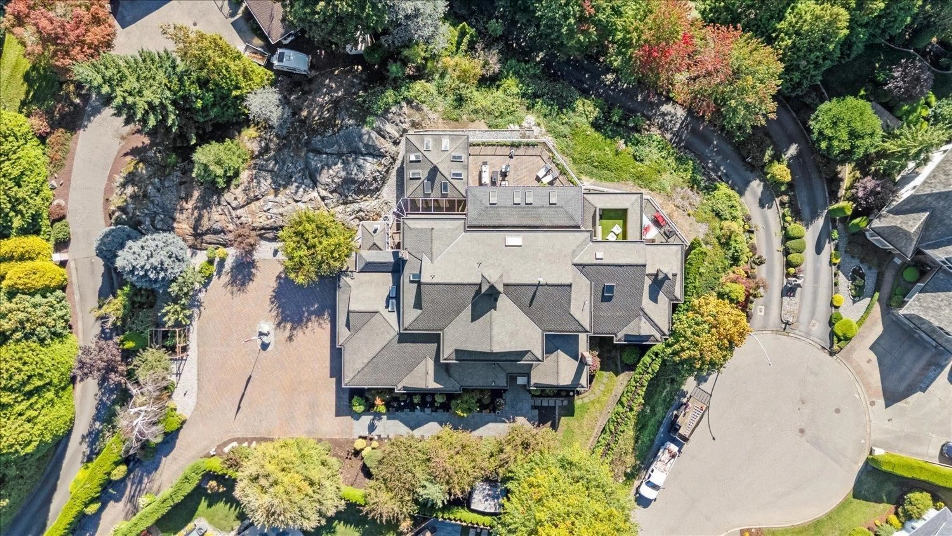 A pic from outside/outdoor area/front of a property/back of a property/a pic from drone, street for 47220 SWALLOW PLACE, Chilliwack British Columbia V2P7W9