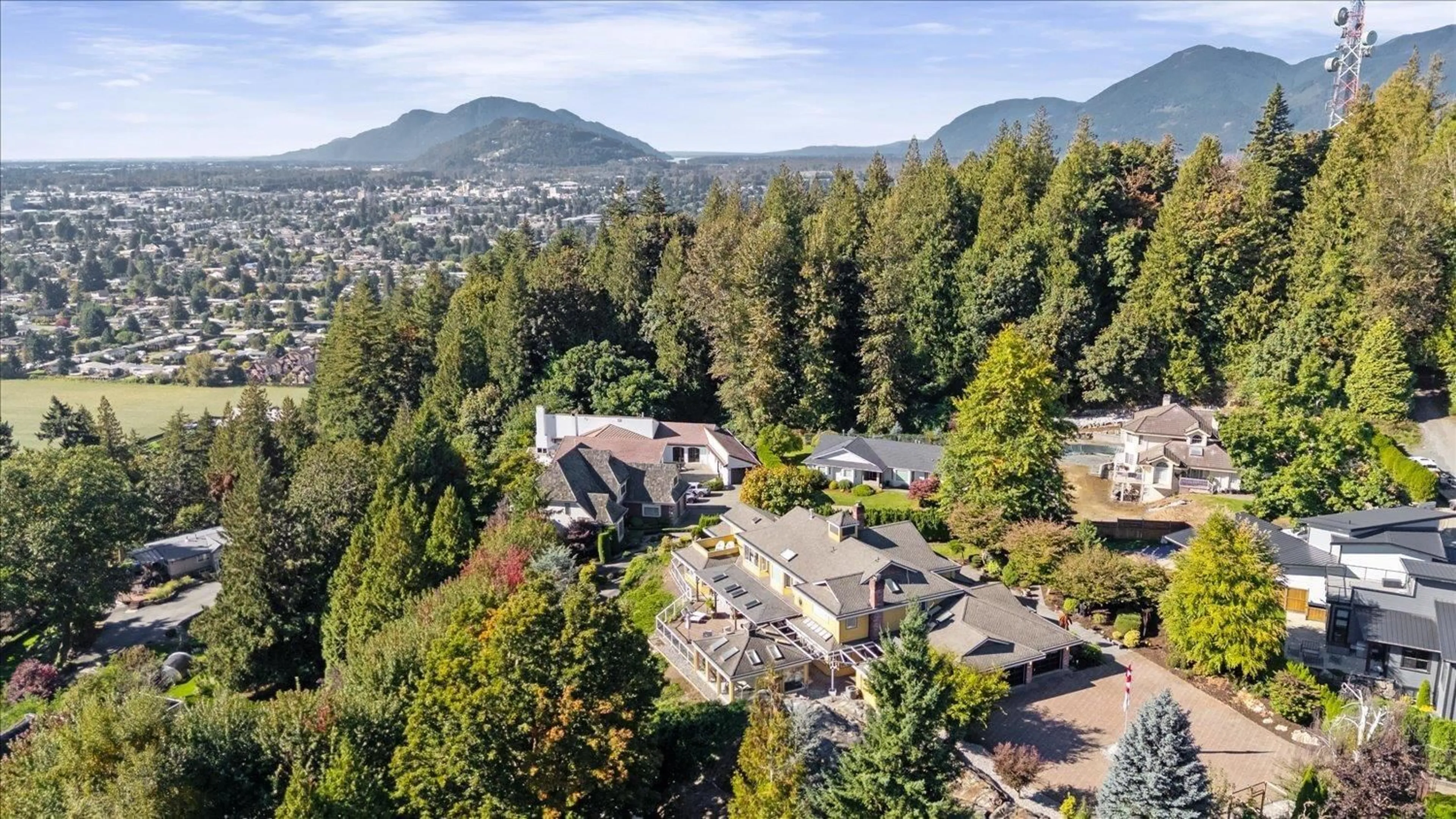 A pic from outside/outdoor area/front of a property/back of a property/a pic from drone, mountain view for 47220 SWALLOW PLACE, Chilliwack British Columbia V2P7W9