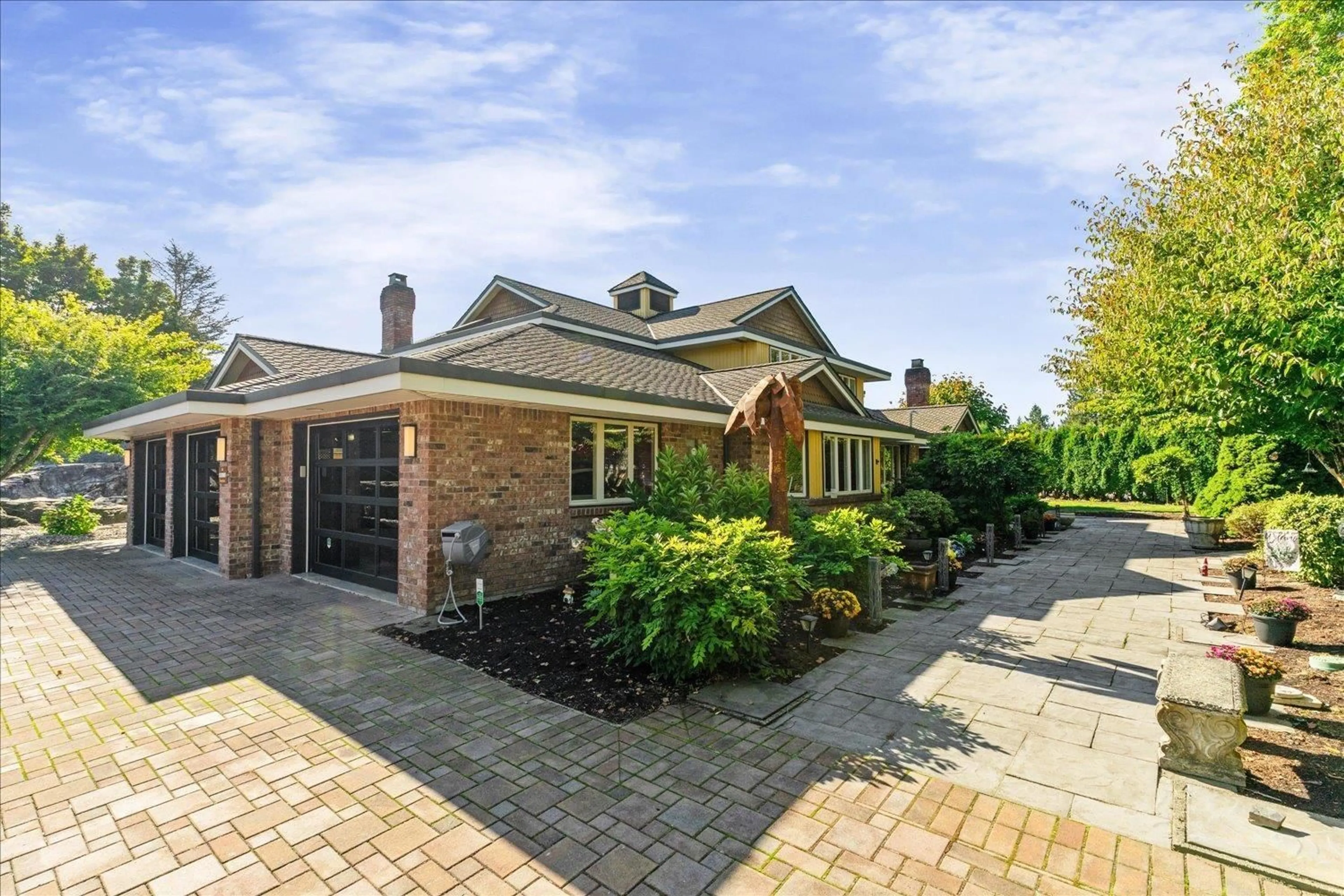 A pic from outside/outdoor area/front of a property/back of a property/a pic from drone, street for 47220 SWALLOW PLACE, Chilliwack British Columbia V2P7W9