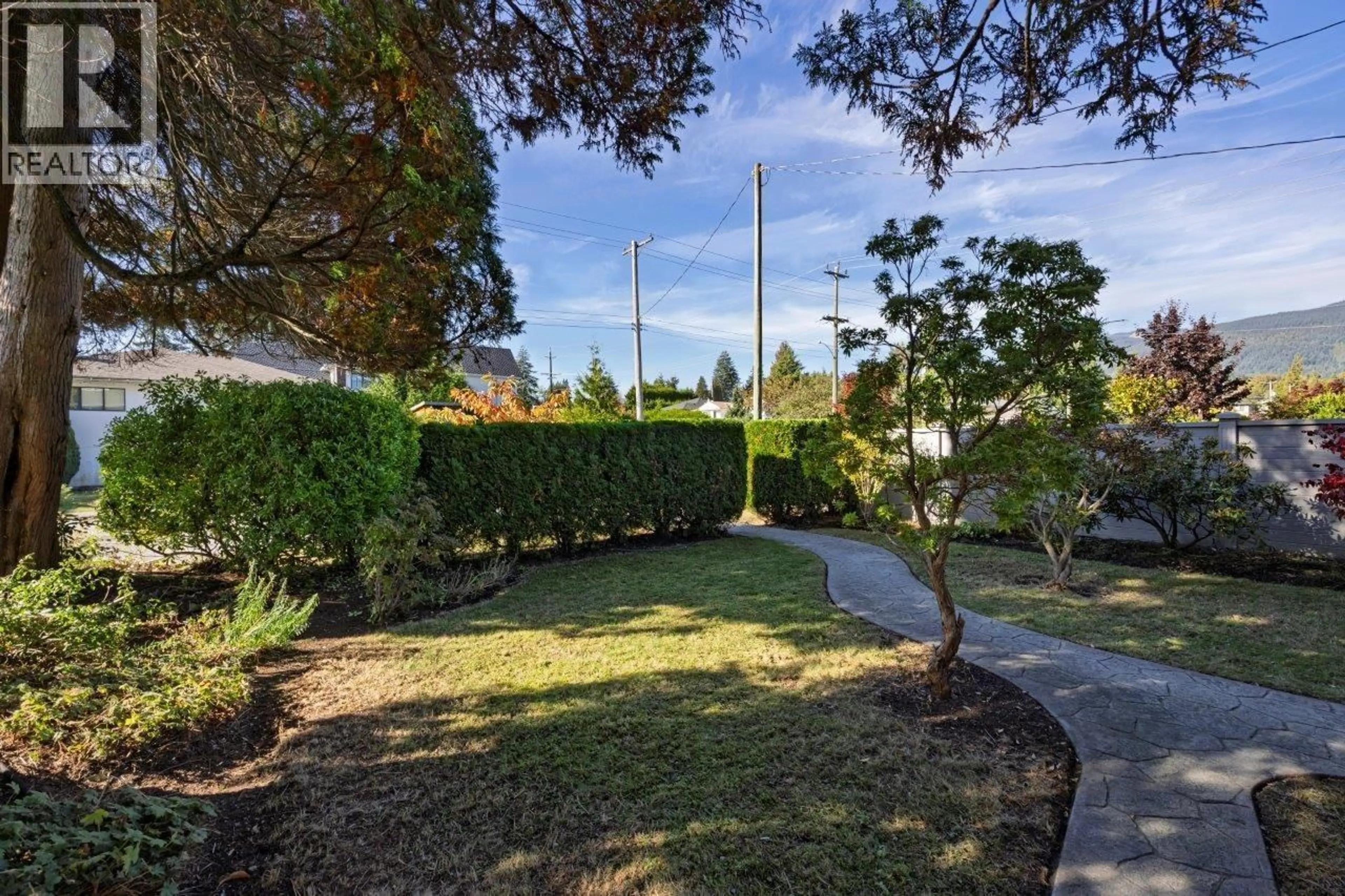 A pic from outside/outdoor area/front of a property/back of a property/a pic from drone, street for 1544 SUTHERLAND AVENUE, North Vancouver British Columbia V7L4B5