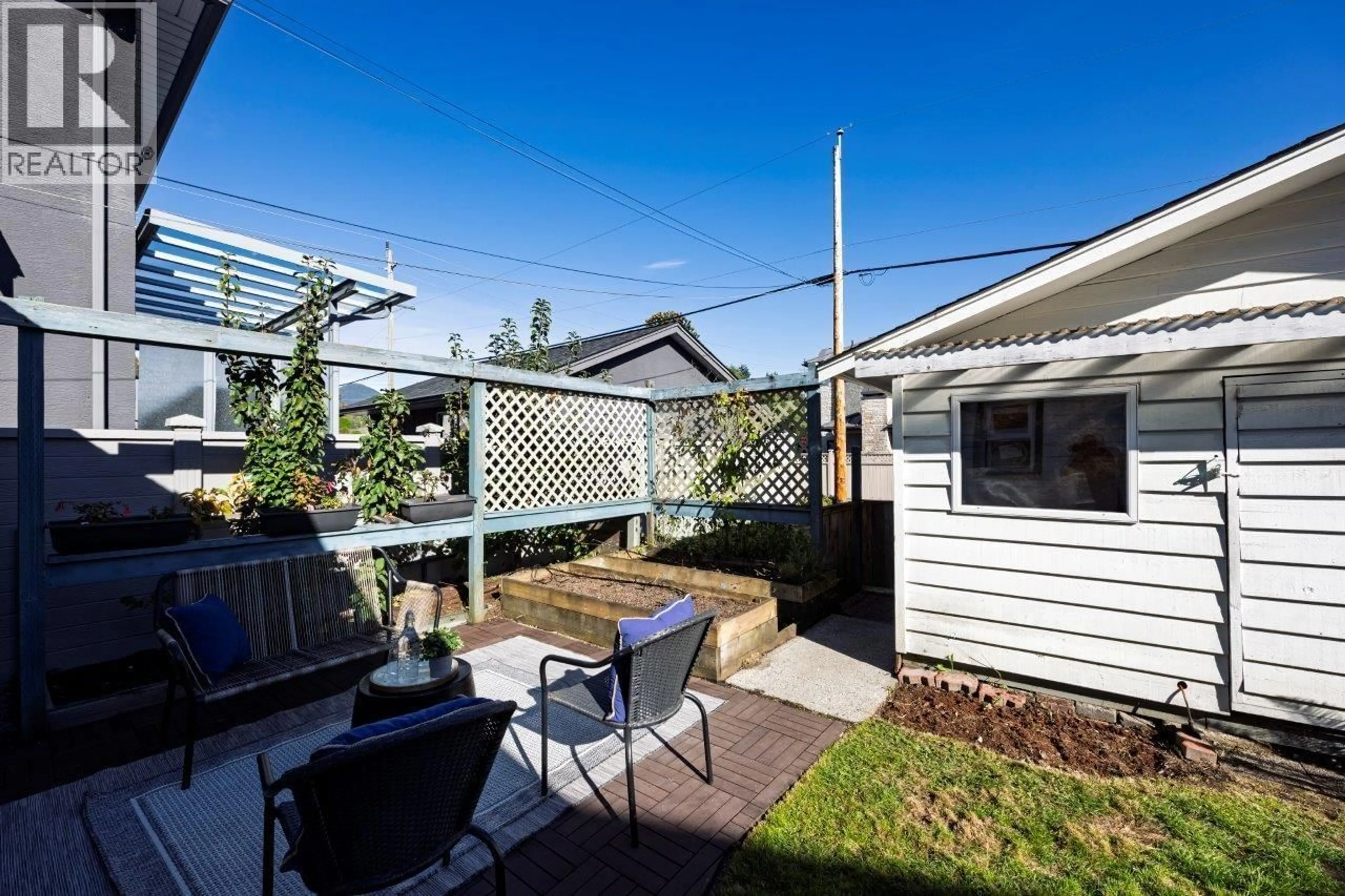 Patio, street for 1544 SUTHERLAND AVENUE, North Vancouver British Columbia V7L4B5