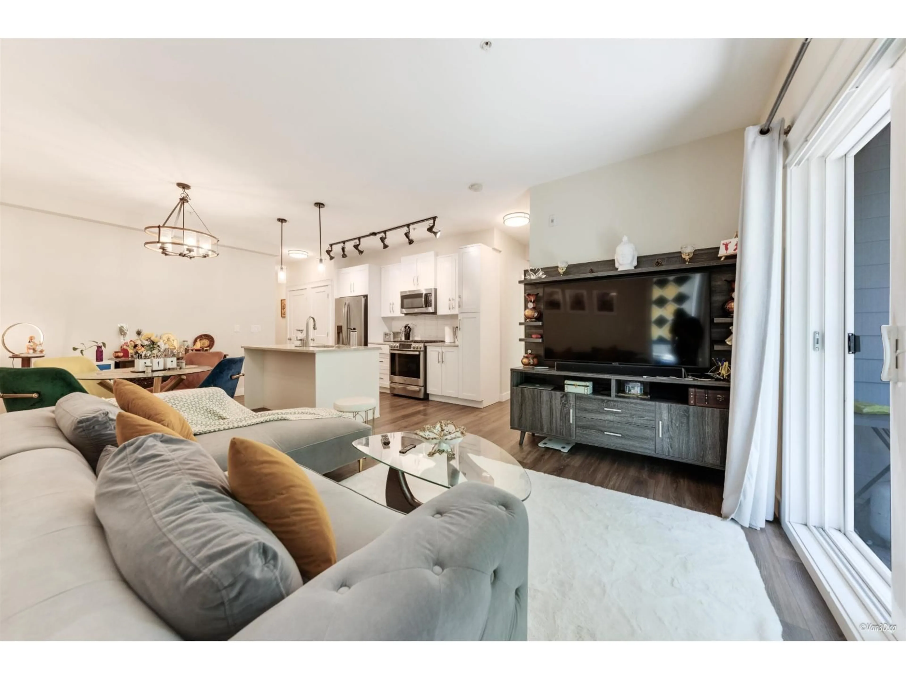 Living room with furniture, unknown for 402 - 11077 RAVINE, Surrey British Columbia V3T5S2