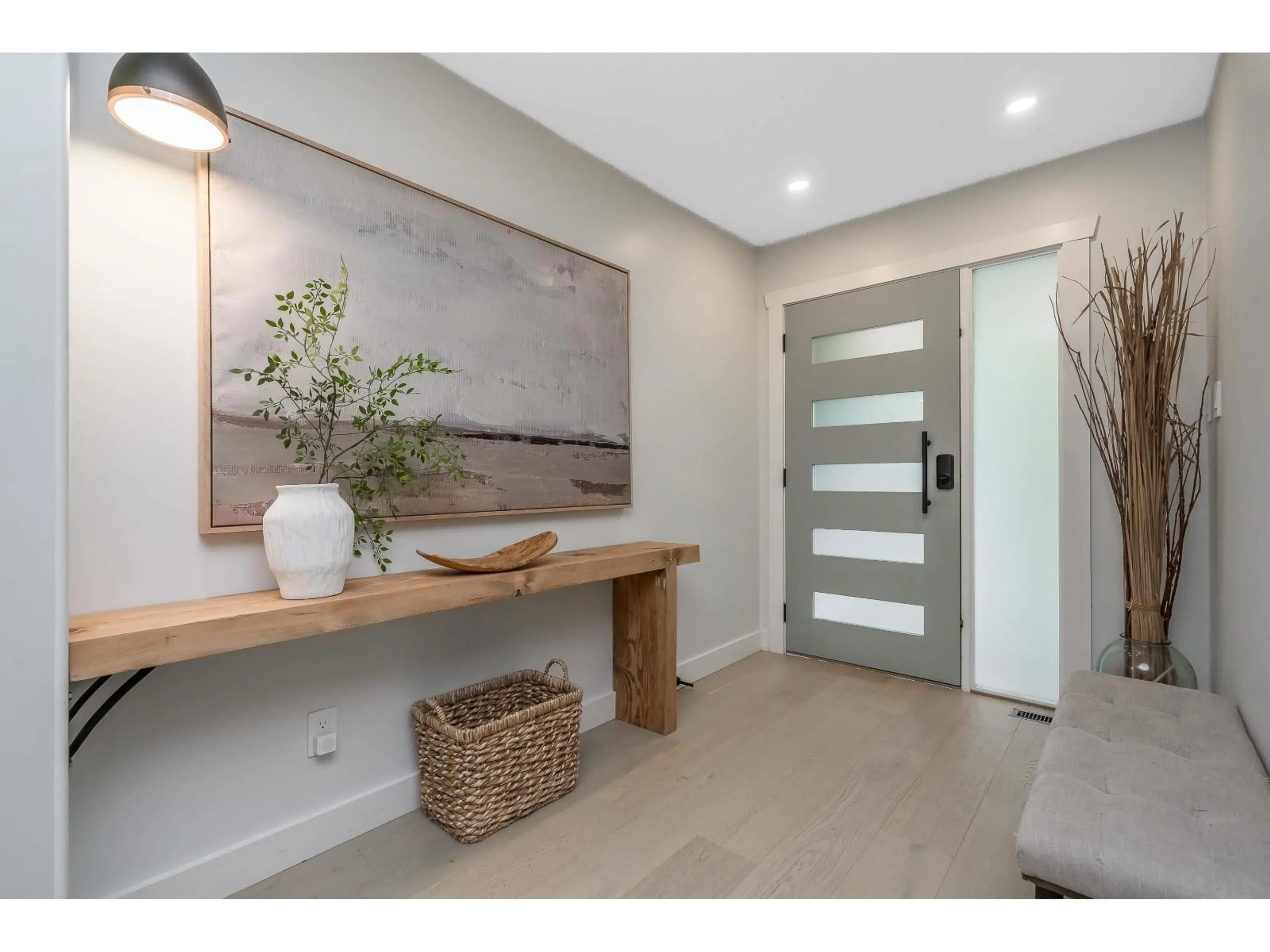Indoor entryway for 1033 164 STREET, Surrey British Columbia V4A4Y6