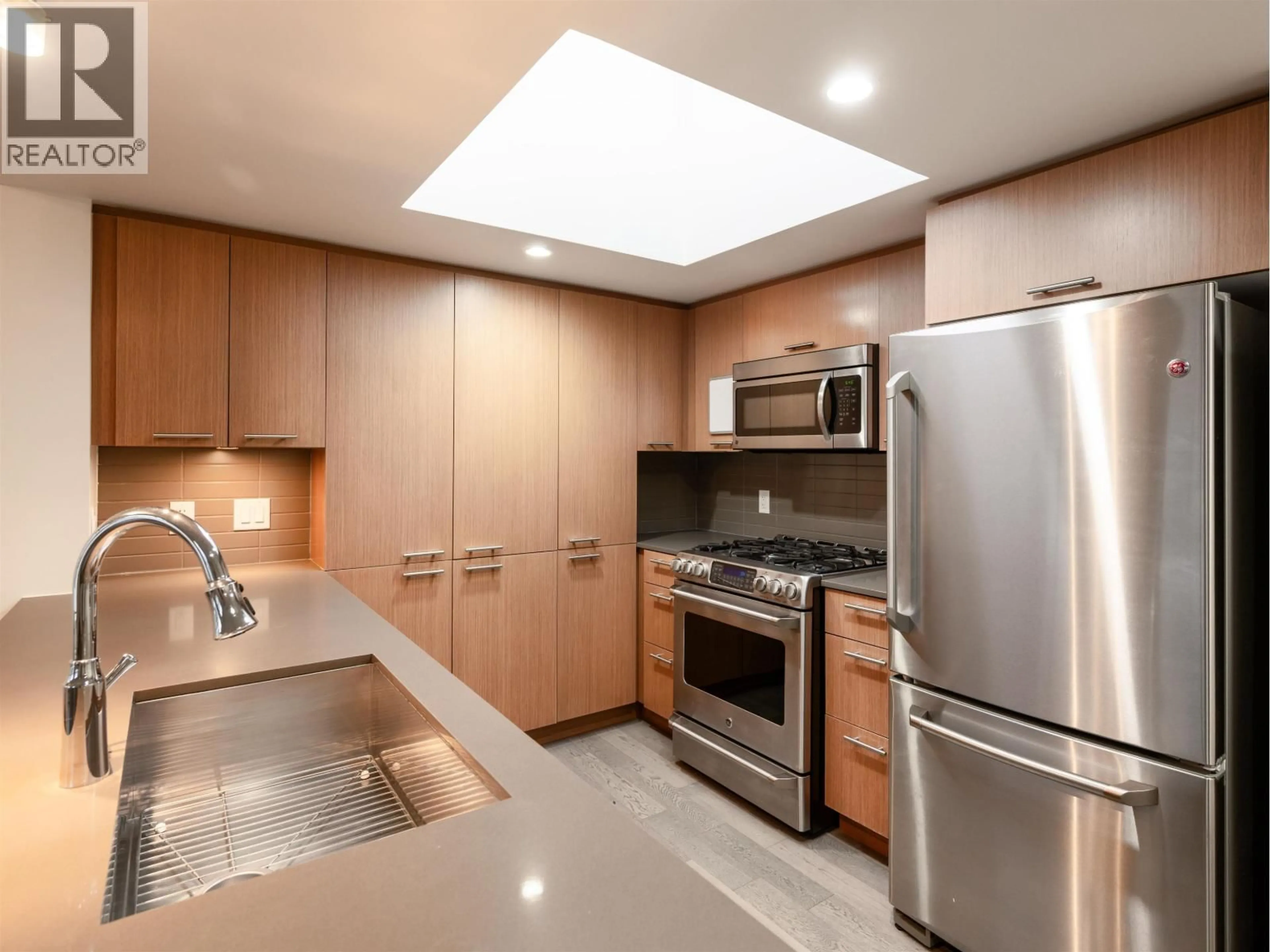 Standard kitchen, unknown for 614 - 95 MOODY STREET, Port Moody British Columbia V3H0H2