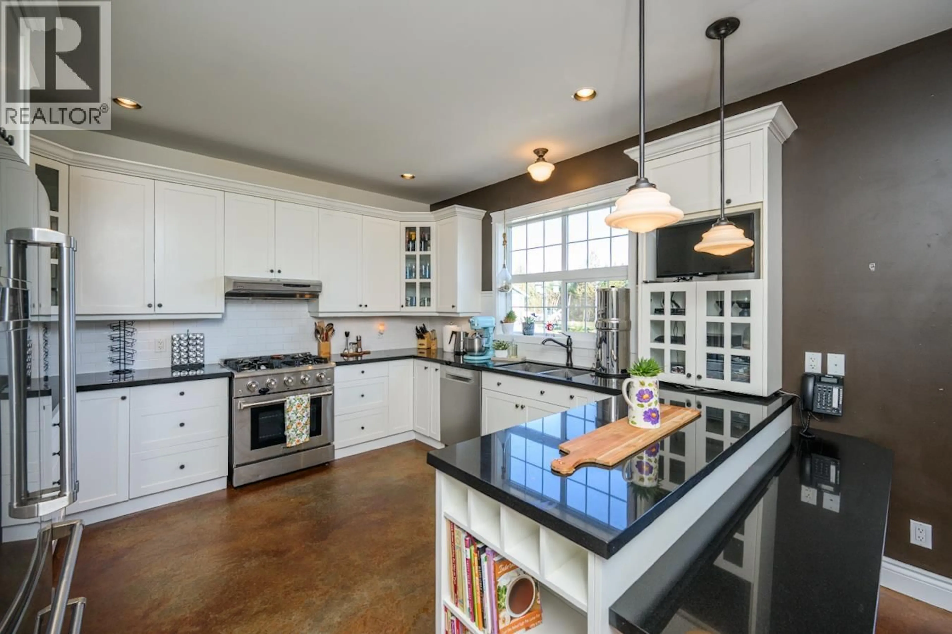 Open concept kitchen, ceramic/tile floor for 5226 CRANBROOK HILL ROAD, Prince George British Columbia V2M7C4