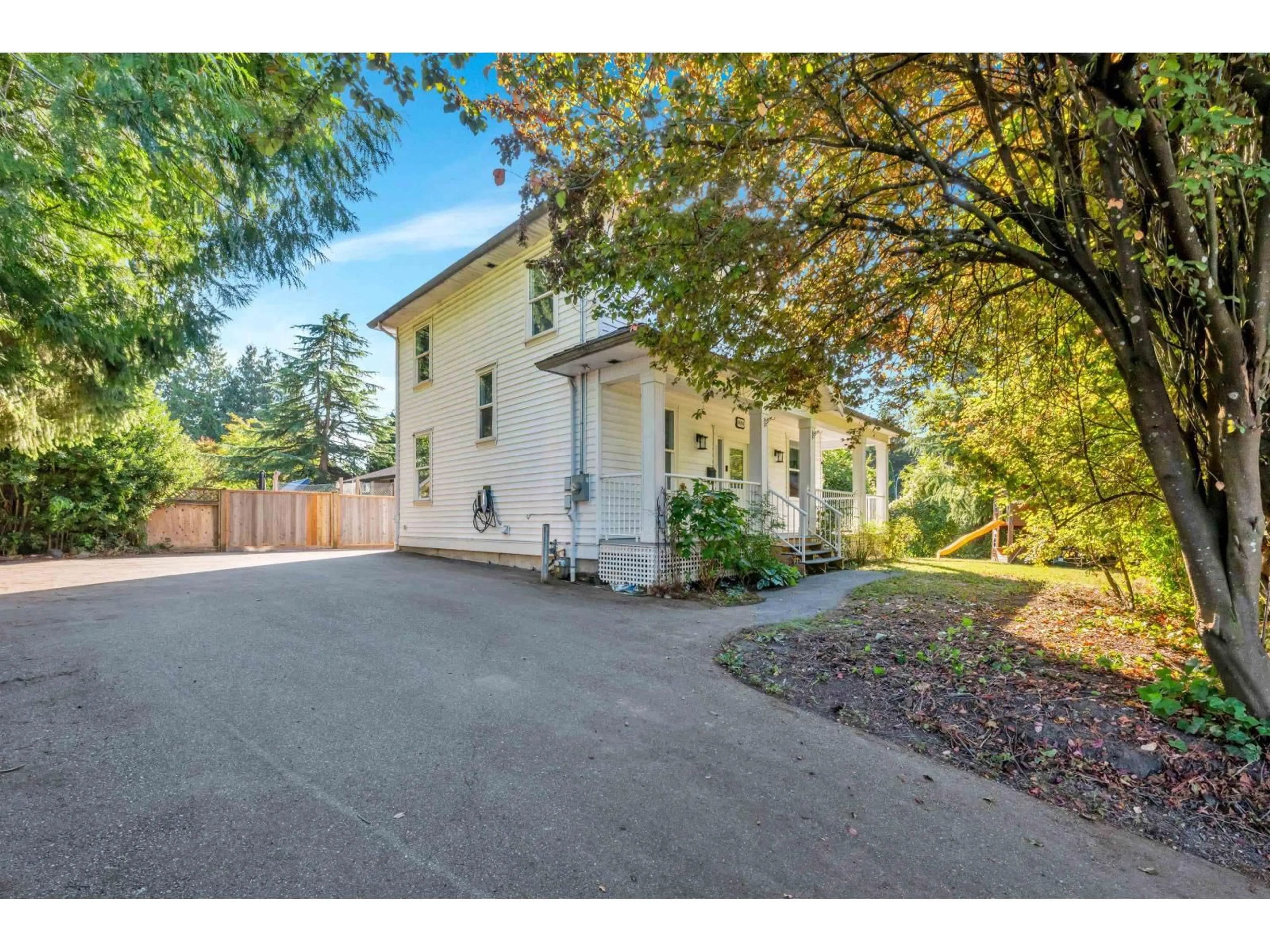 A pic from outside/outdoor area/front of a property/back of a property/a pic from drone, street for 20010 50, Langley British Columbia V3A3S7