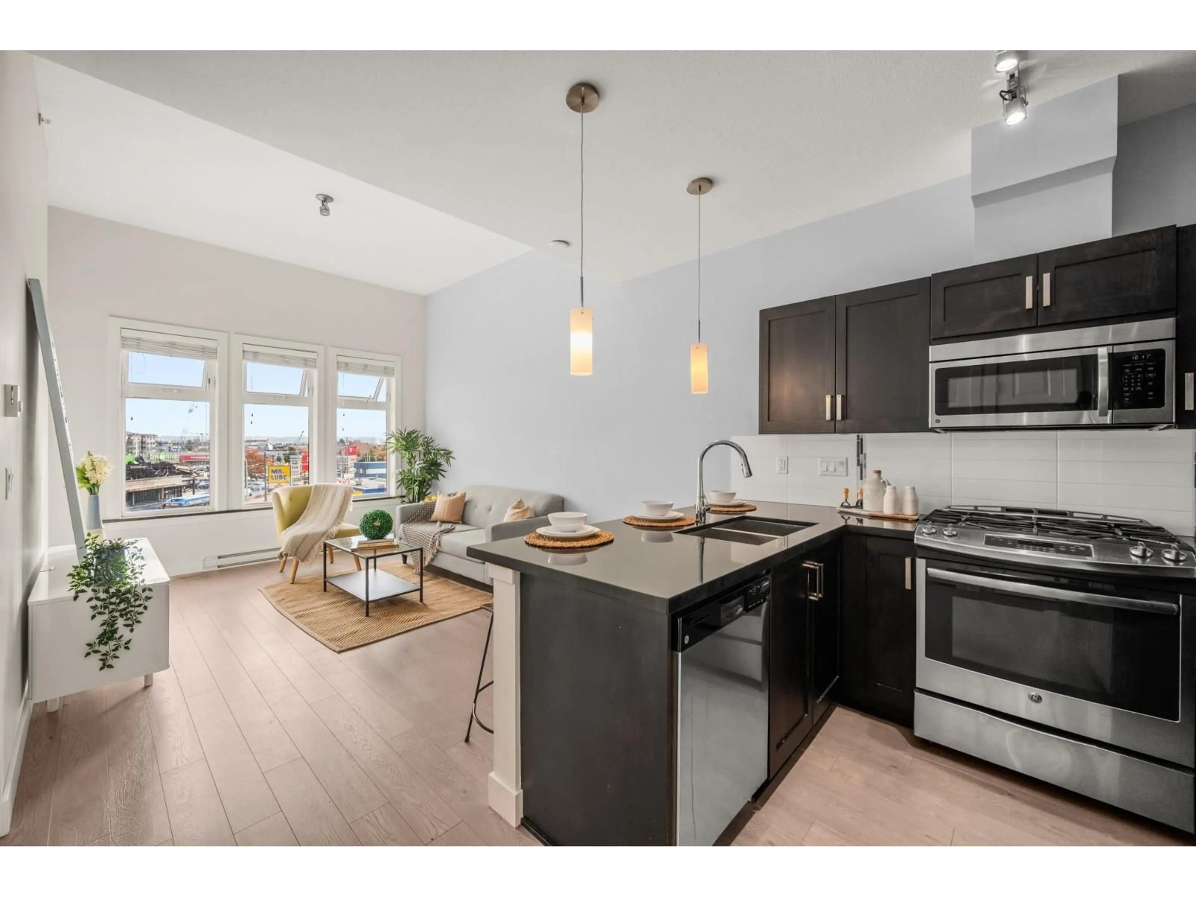 Open concept kitchen, wood/laminate floor for 409 - 20078 FRASER, Langley British Columbia V3A0J2