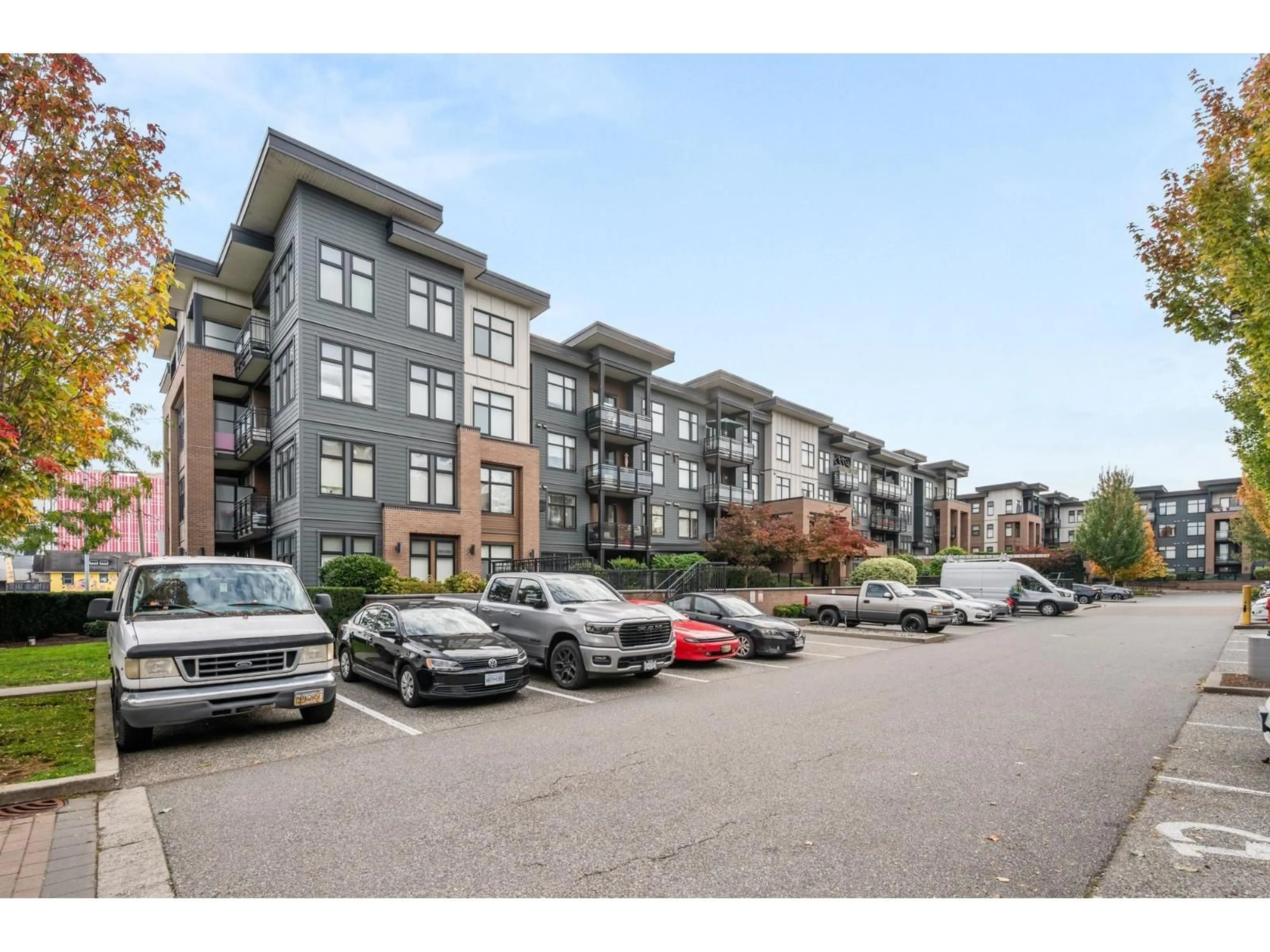 A pic from outside/outdoor area/front of a property/back of a property/a pic from drone, street for 409 - 20078 FRASER, Langley British Columbia V3A0J2