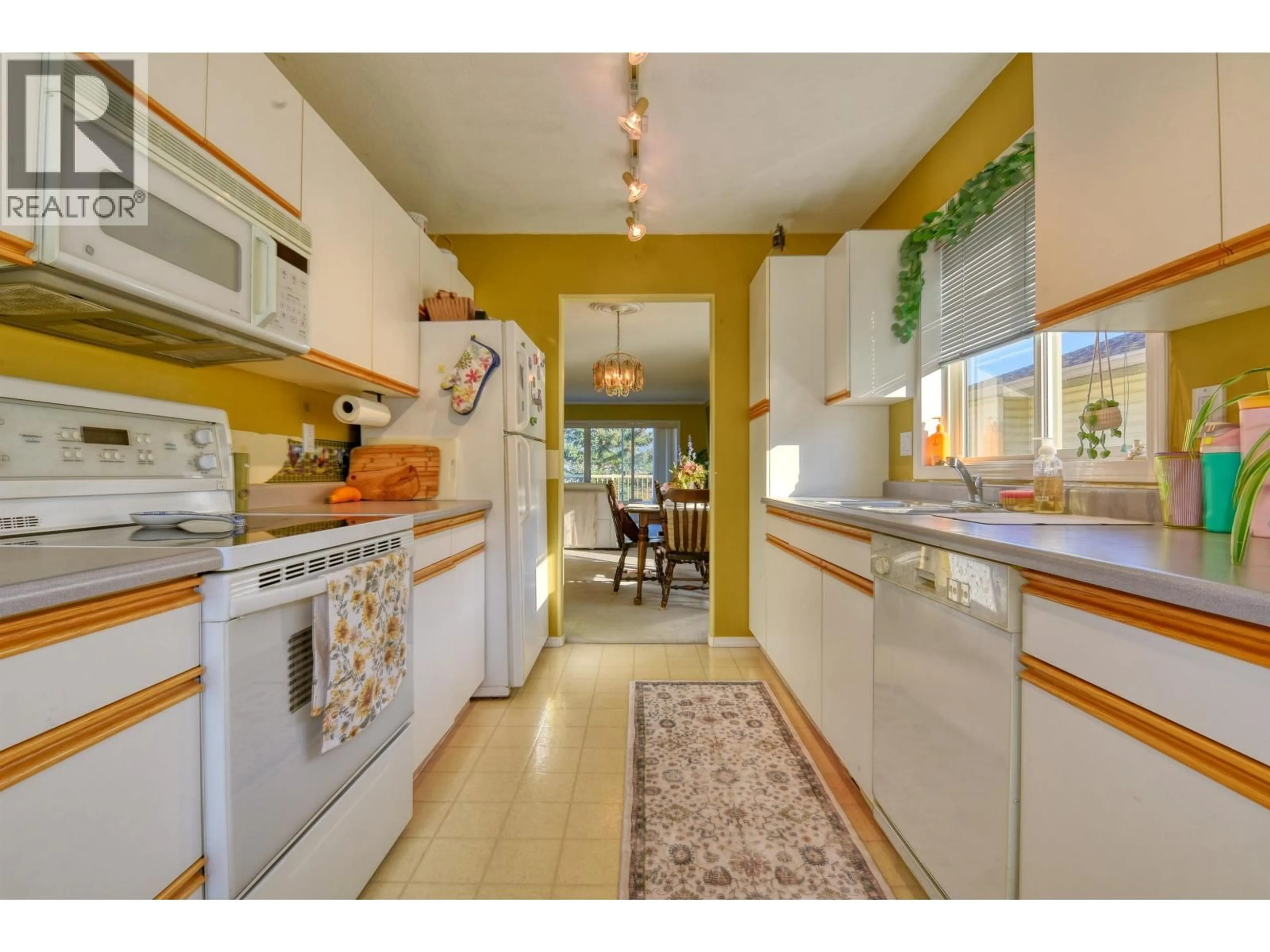 Standard kitchen, unknown for 7 - 500 WOTZKE DRIVE, Williams Lake British Columbia V2G4S9