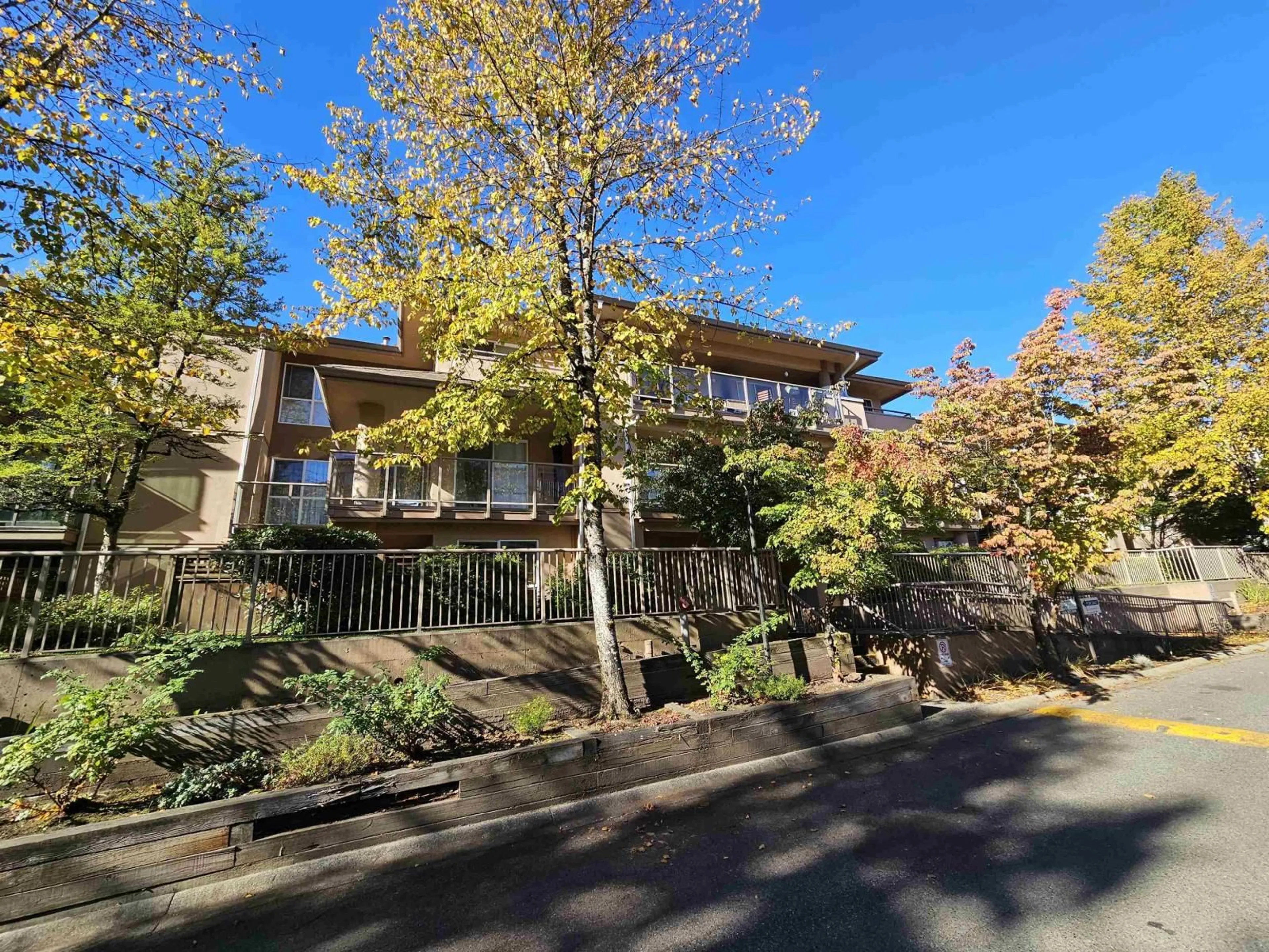 A pic from outside/outdoor area/front of a property/back of a property/a pic from drone, unknown for 302 - 14980 101A, Surrey British Columbia V3R0T1