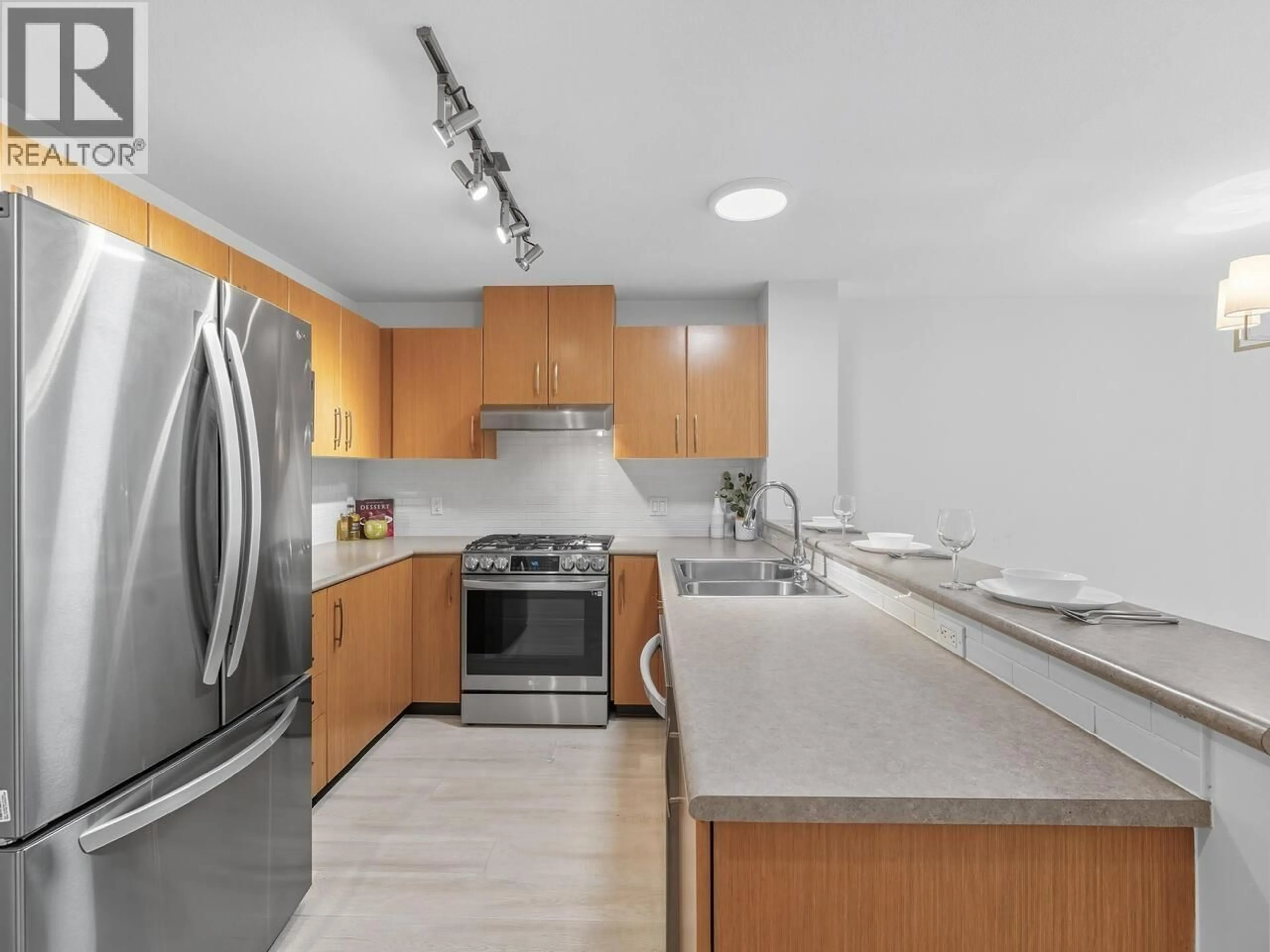 Standard kitchen, unknown for 210 - 500 KLAHANIE DRIVE, Port Moody British Columbia V3H5L1