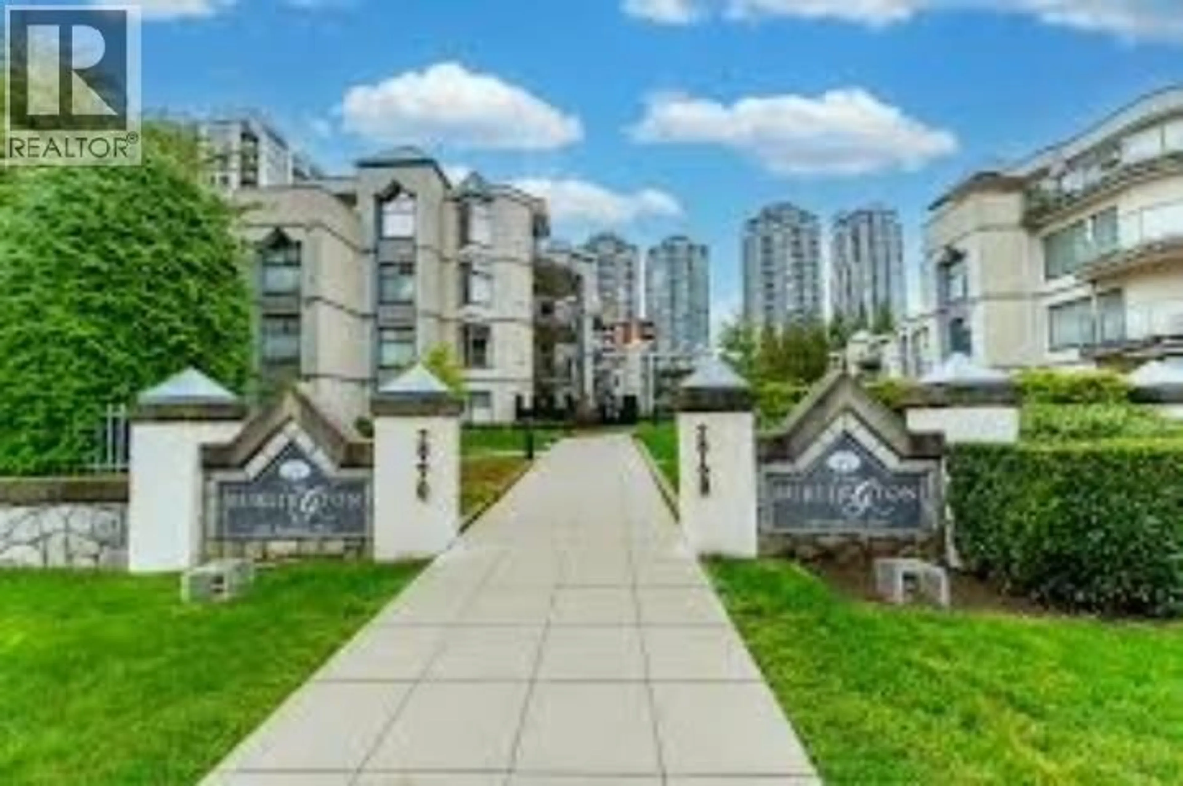 Unknown for 304 - 2968 BURLINGTON DRIVE, Coquitlam British Columbia V3B7N4