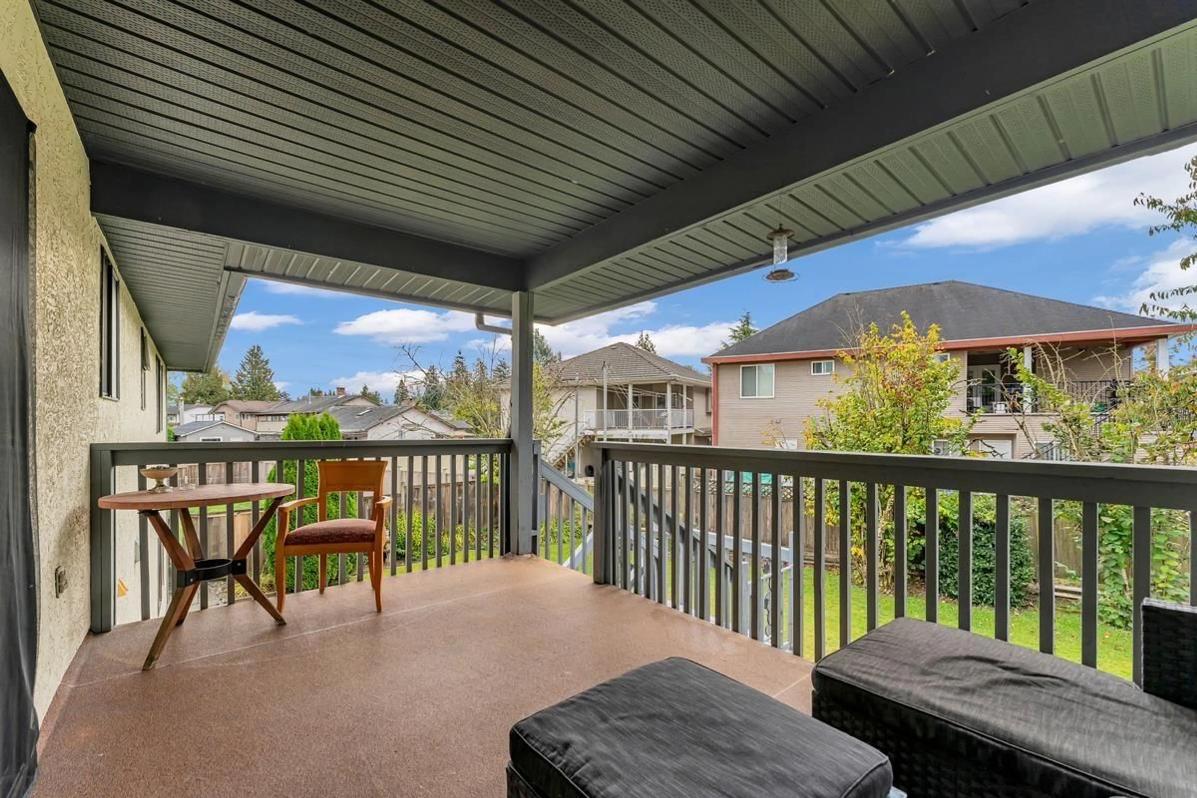 Patio, mountain view for 12434 78A, Surrey British Columbia V3W7X2
