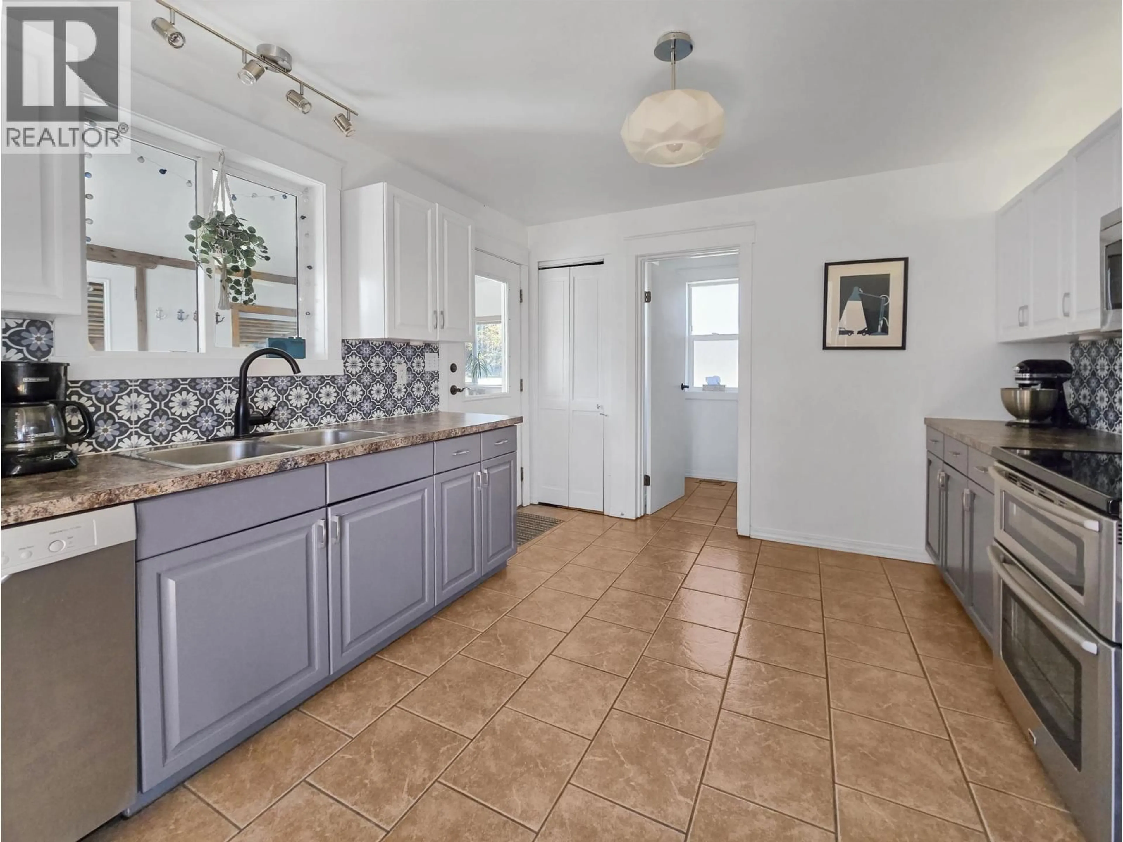 Open concept kitchen, ceramic/tile floor for 4806 16 HIGHWAY, McBride British Columbia V0J2E0