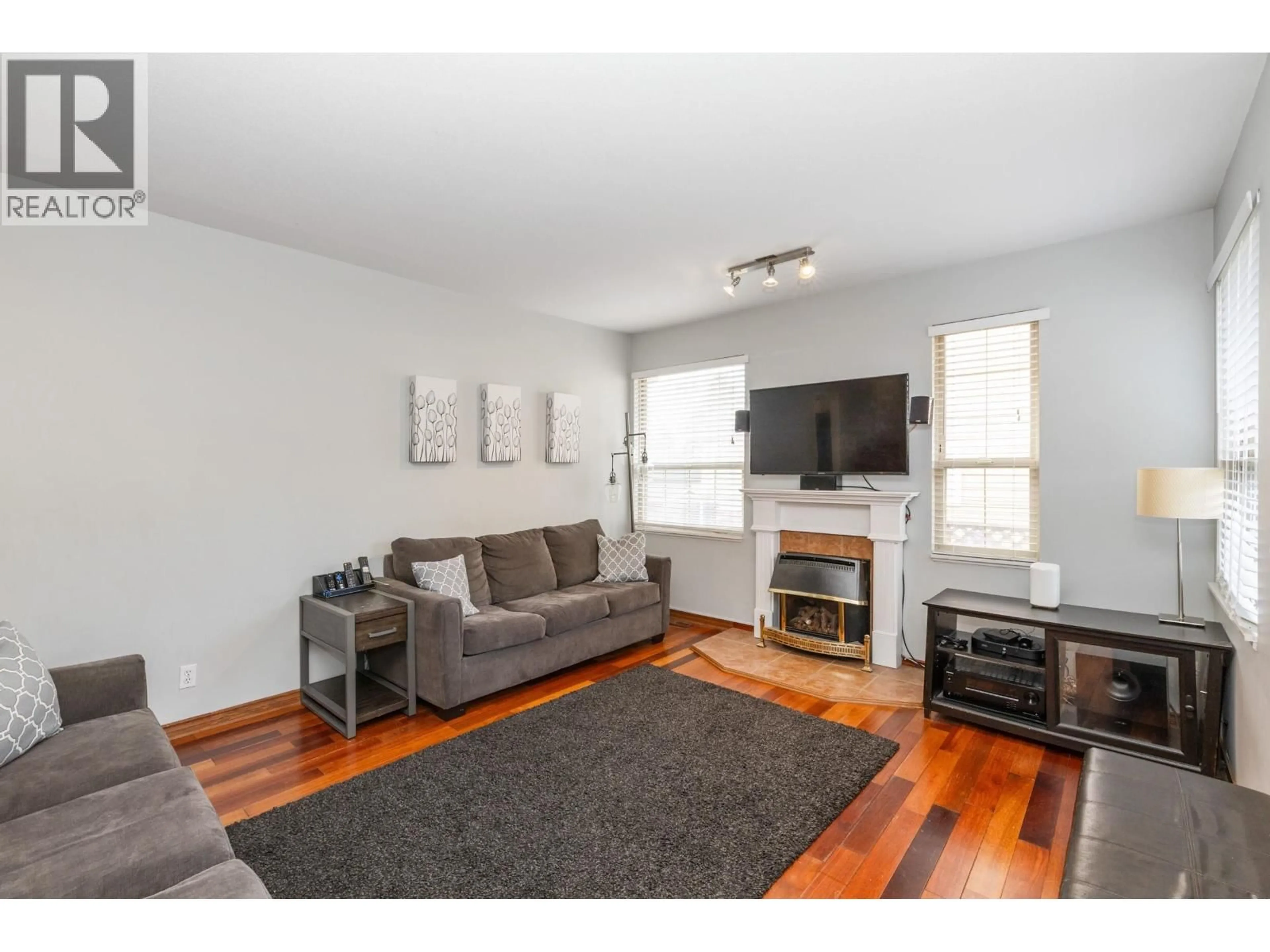 Living room with furniture, wood/laminate floor for 1020 STEWART AVENUE, Coquitlam British Columbia V3K2N6