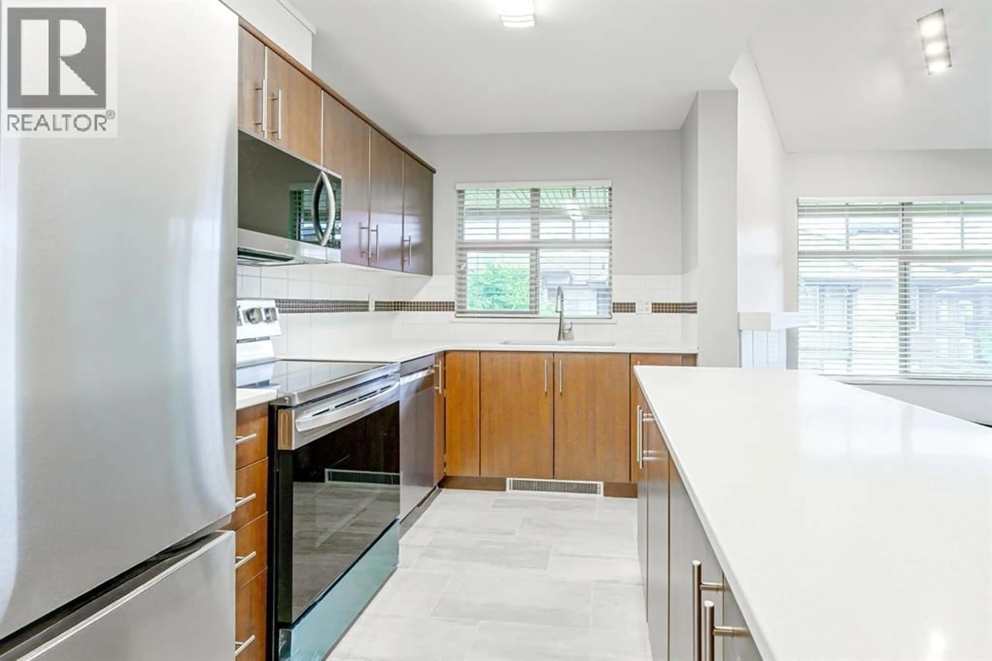 Standard kitchen, ceramic/tile floor for 423 - 12238 224 STREET, Maple Ridge British Columbia V2X8W5