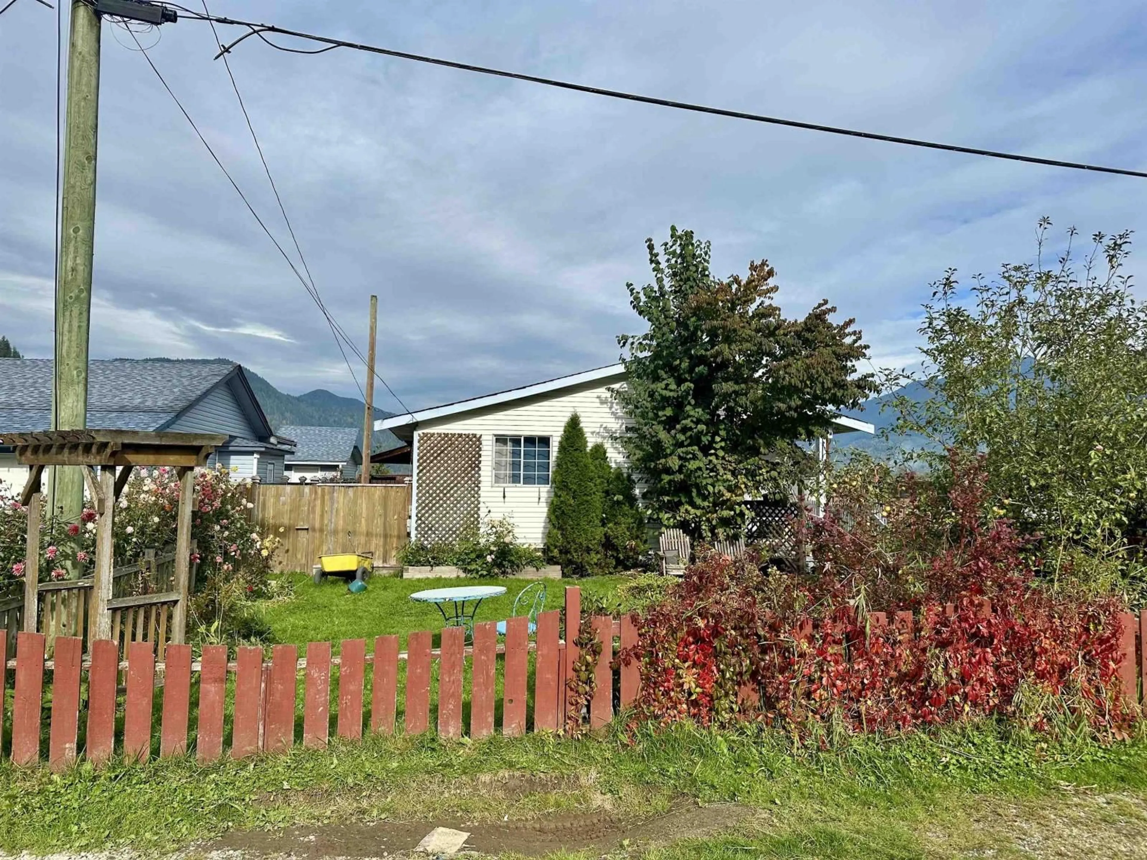 A pic from outside/outdoor area/front of a property/back of a property/a pic from drone, unknown for 35063 NORTH SWARD, Mission British Columbia V2V7H1