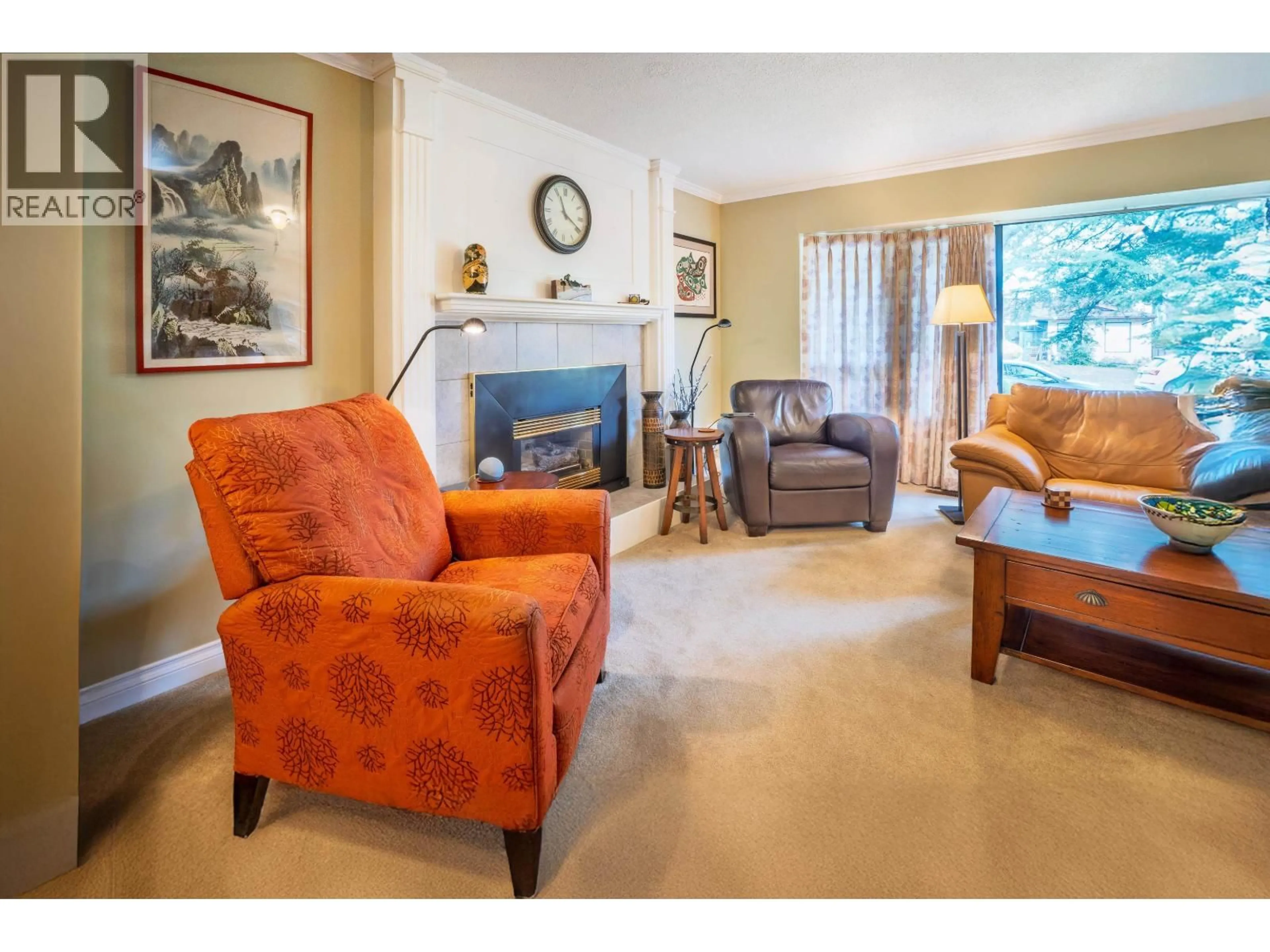 Living room with furniture, unknown for 21056 BARKER AVENUE, Maple Ridge British Columbia V2X8R6