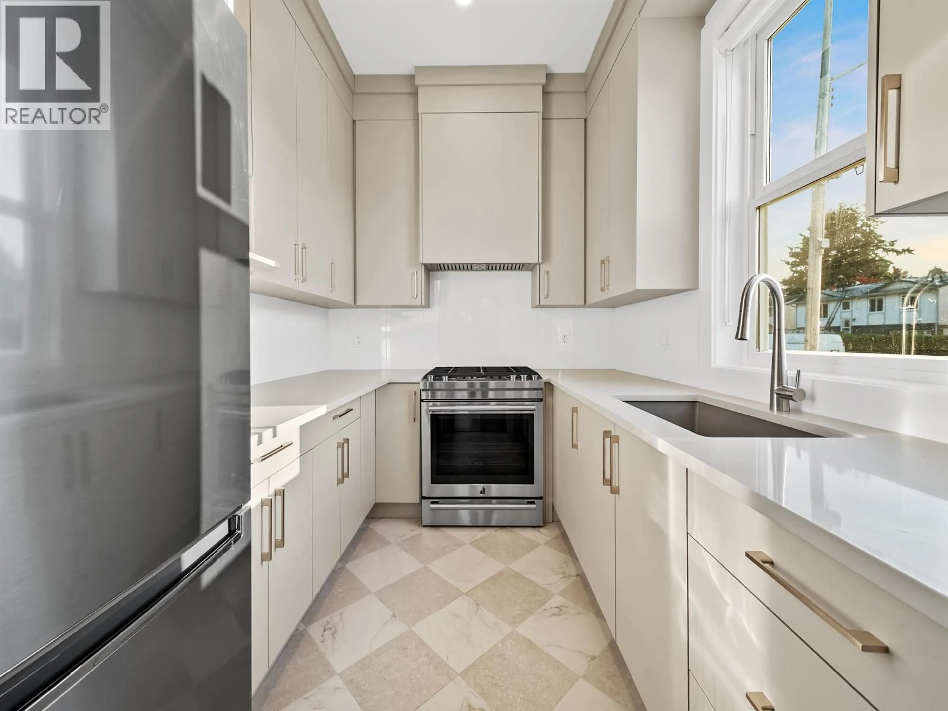 Contemporary kitchen, ceramic/tile floor for 6067 44A AVENUE, Ladner British Columbia V4K4C8