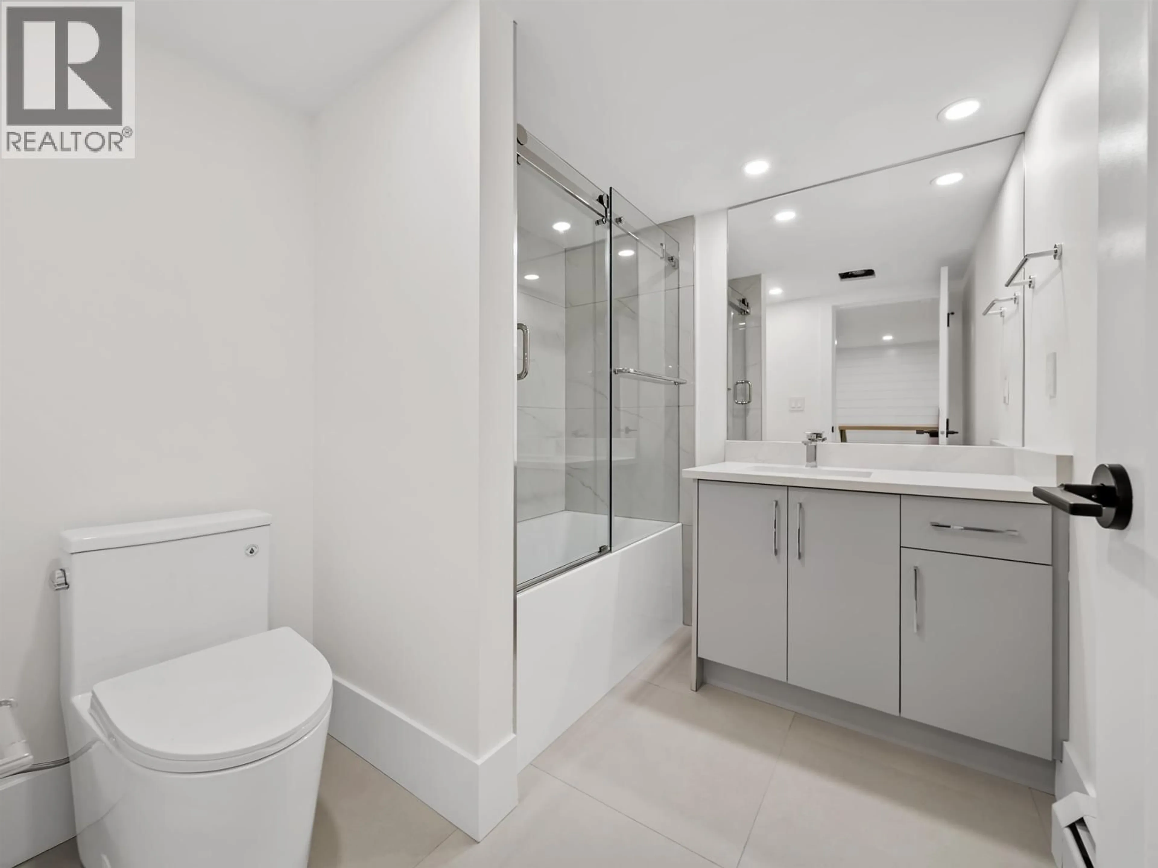 Standard bathroom, ceramic/tile floor for 6067 44A AVENUE, Ladner British Columbia V4K4C8