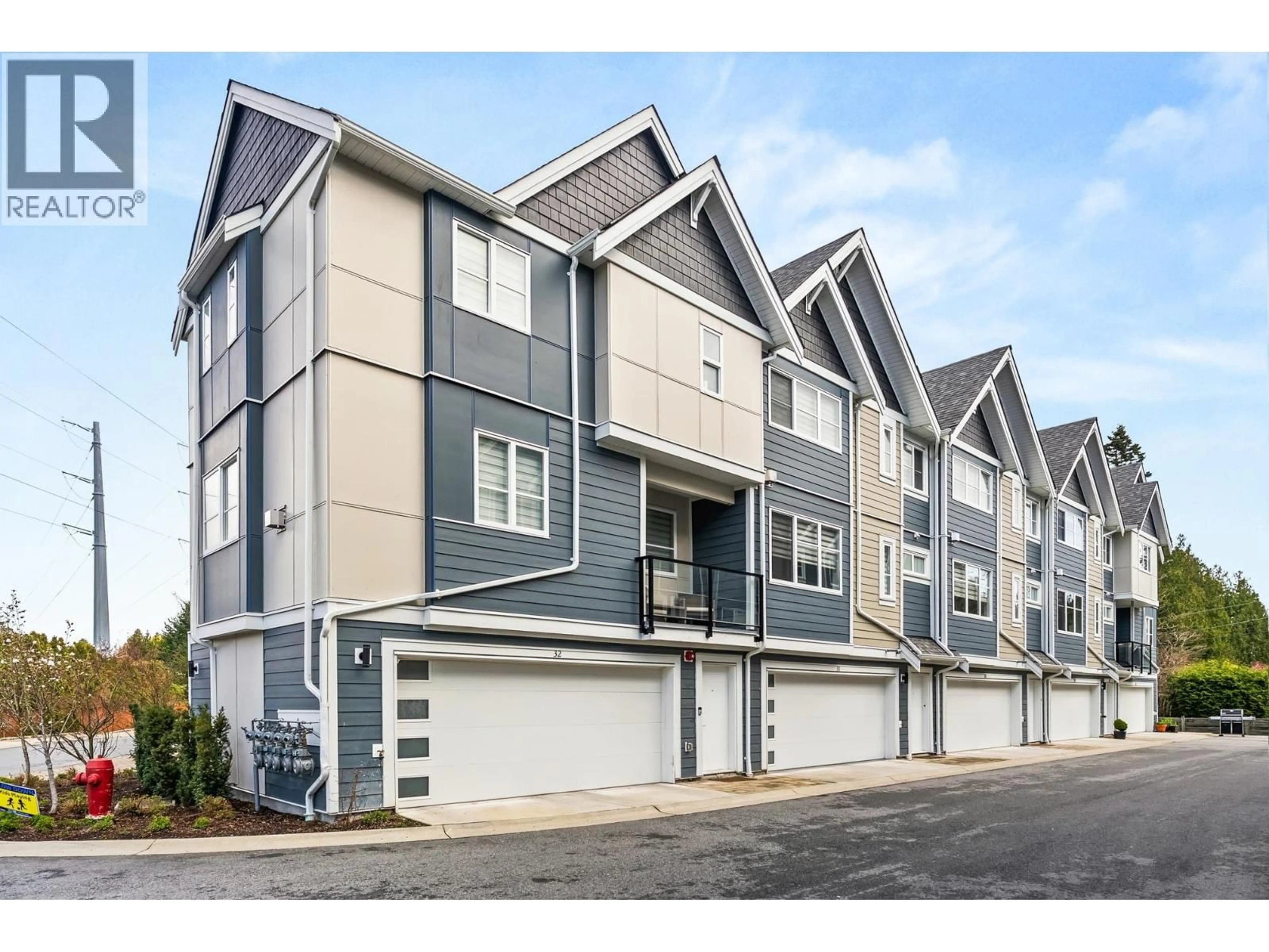 Home with vinyl exterior material, street for 31 - 5377 8A AVENUE, Delta British Columbia V4M0E2