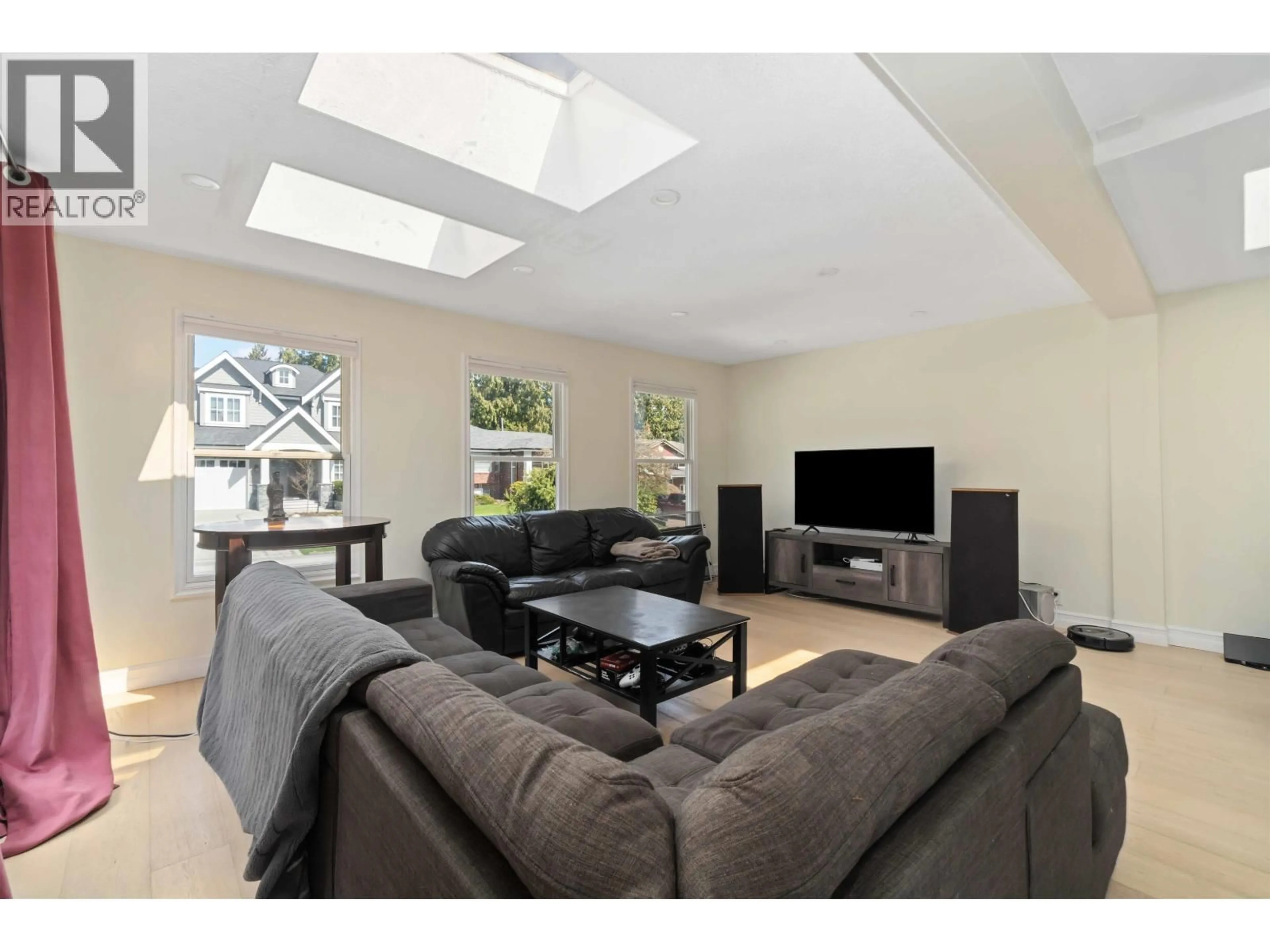 Living room with furniture, unknown for 595 GARROW DRIVE, Port Moody British Columbia V3H1H6