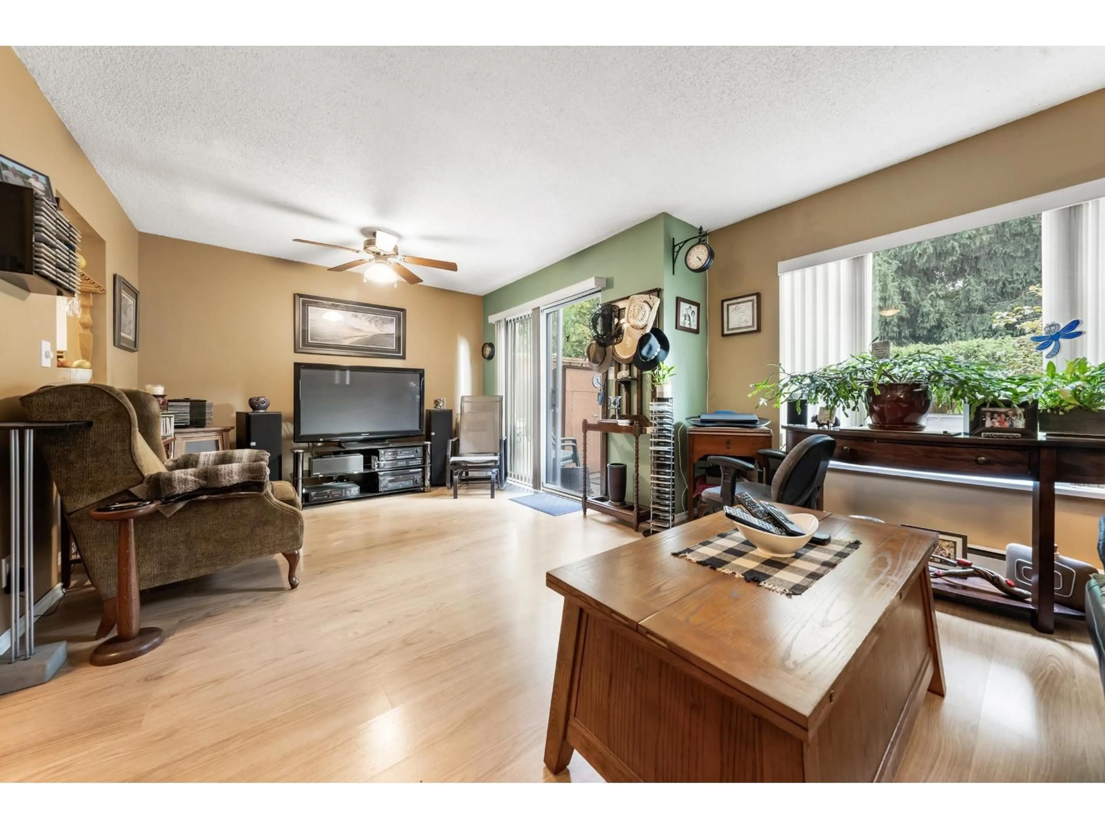 Living room with furniture, unknown for 139 - 13880 74, Surrey British Columbia V3W7E6